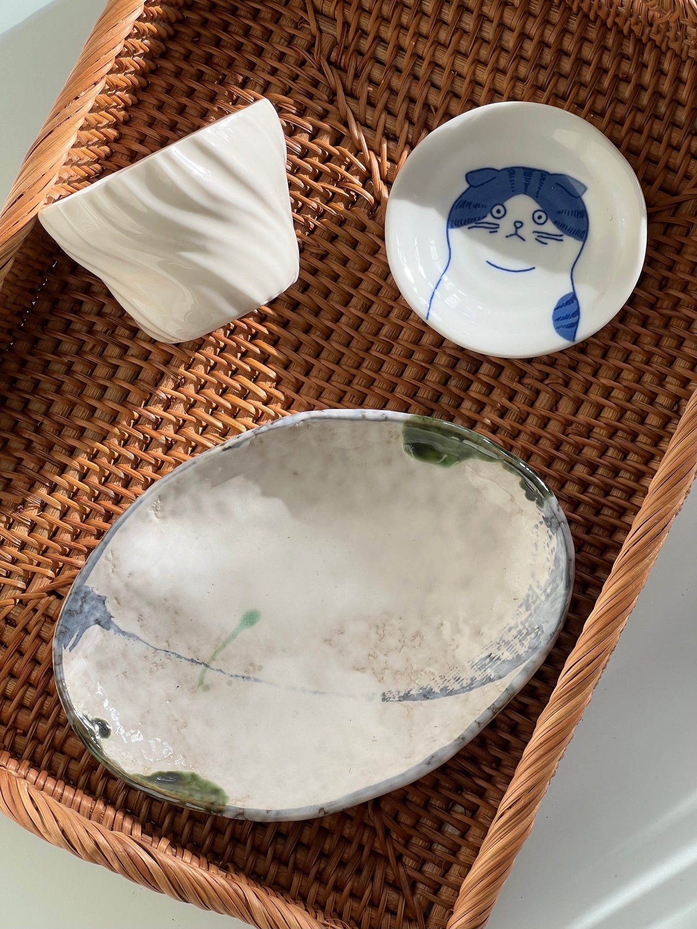 Ovalt fad/tallerken fra Japan med grønt og blåt mønster | To størrelser