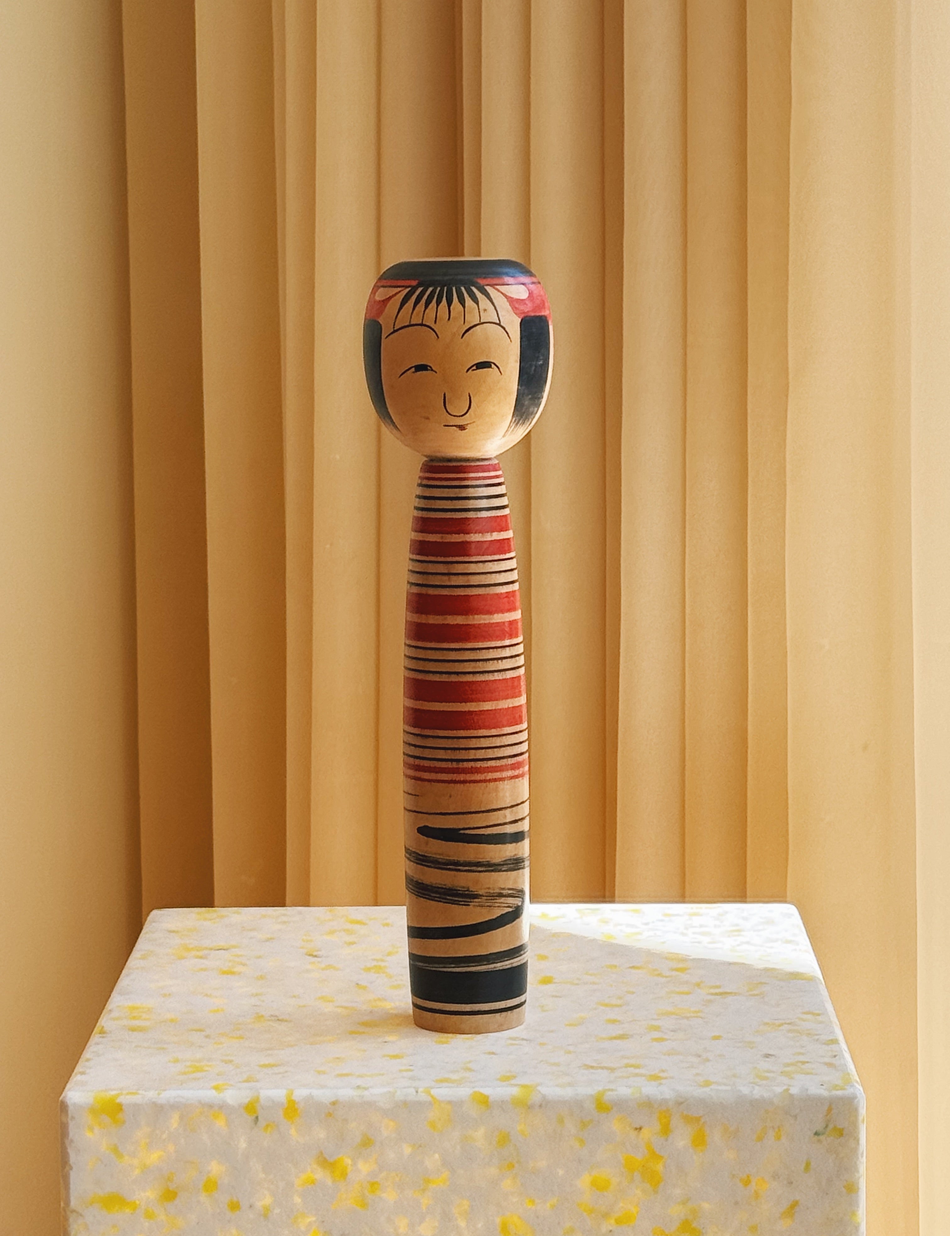 Vintage Kokeshi Dukke Nr. 172 fra Japan – Håndmalet | H30,5 cm Studio Hafnia