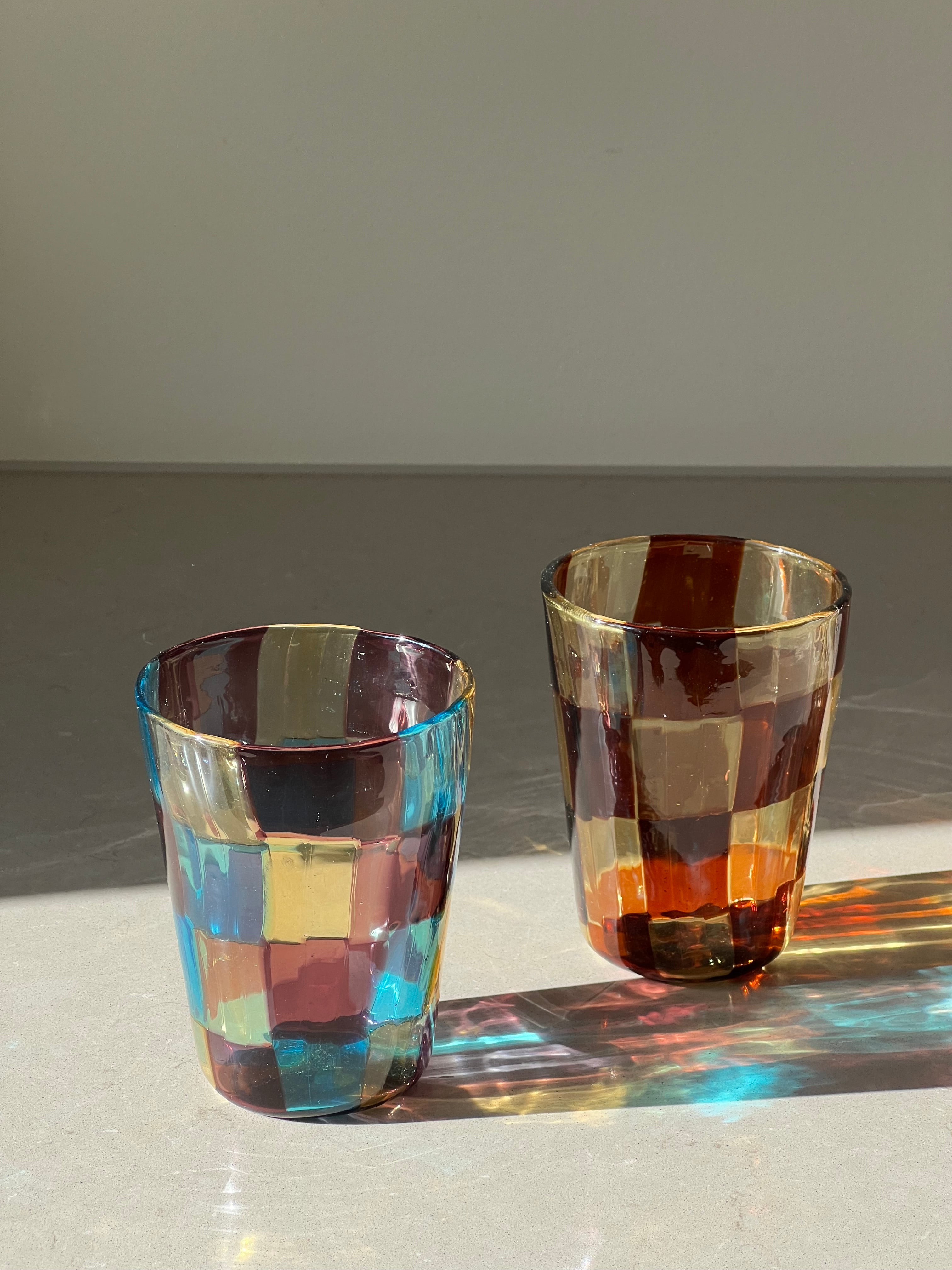Håndblæst Murano Glas med skaktern i mørkeblå Murano