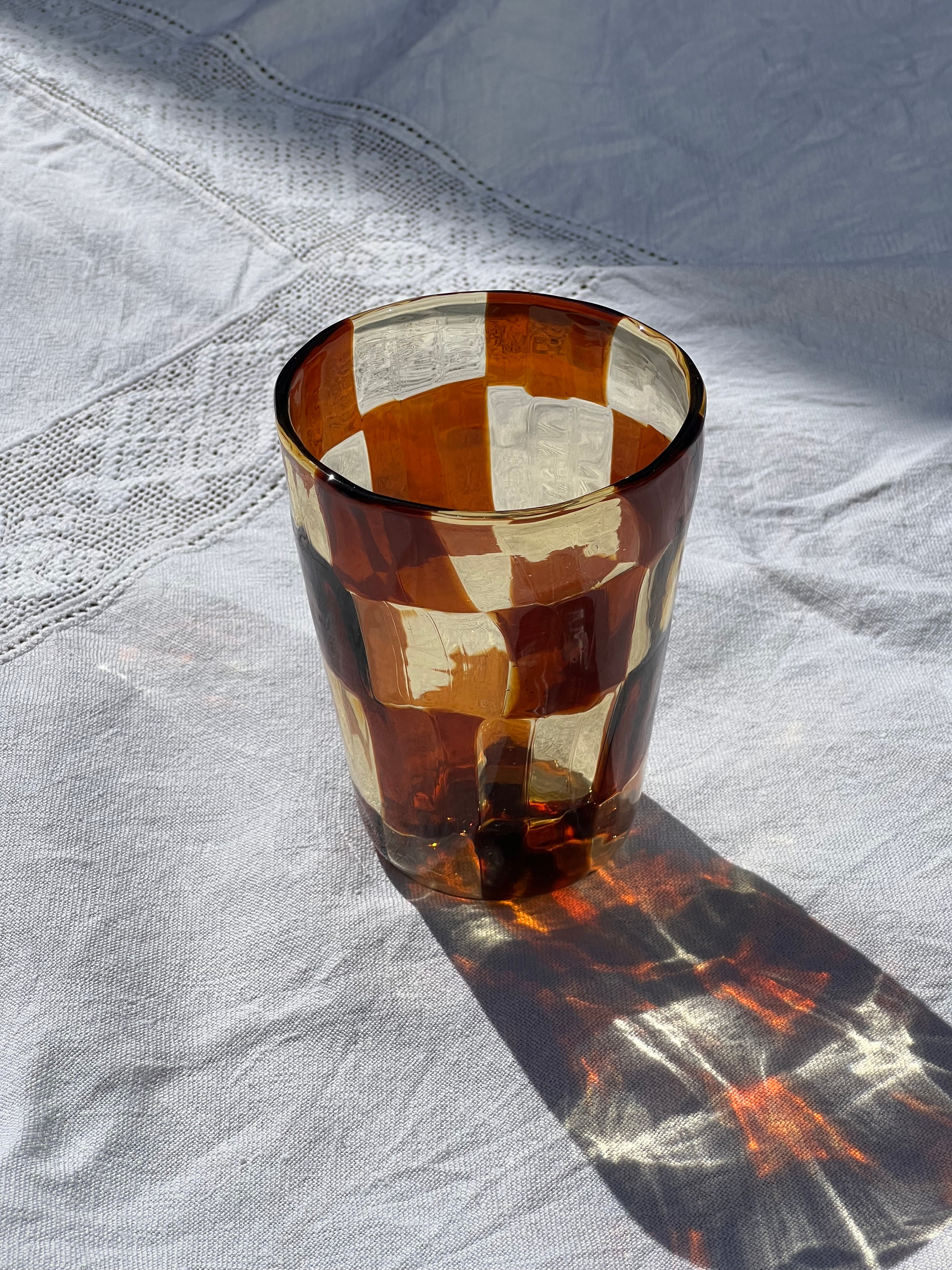 Håndblæst Murano Glas med skaktern i lysebrun/karamel og mørkebrun Murano