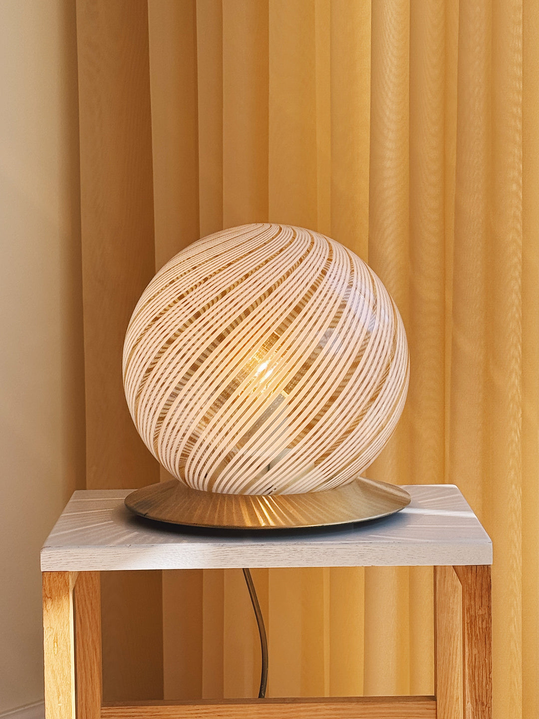 Vintage Murano swirl globe bordlampe | Klar/guld glas, H25 cm Murano