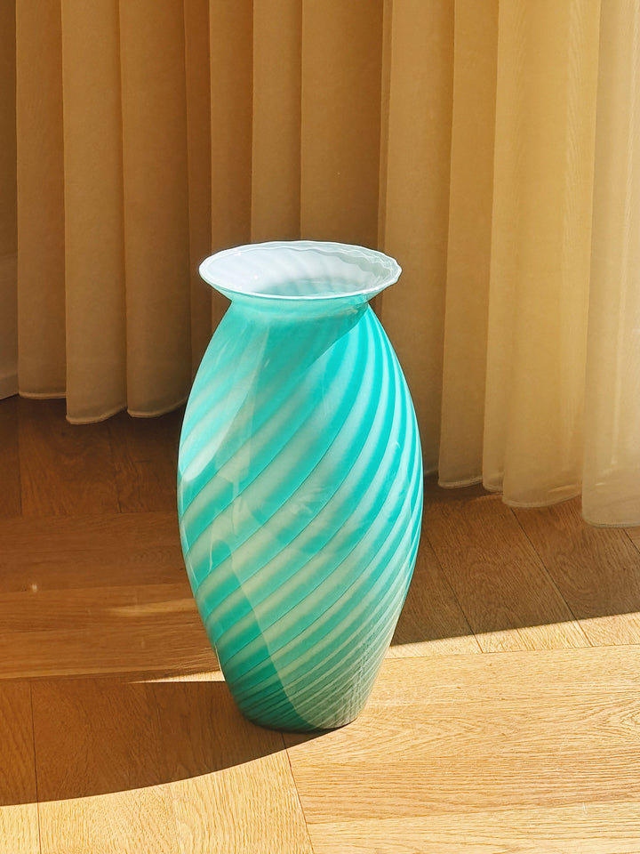 Vintage Murano Vase i Grøn og Hvid Tratti Mønster – H29 cm Studio Hafnia