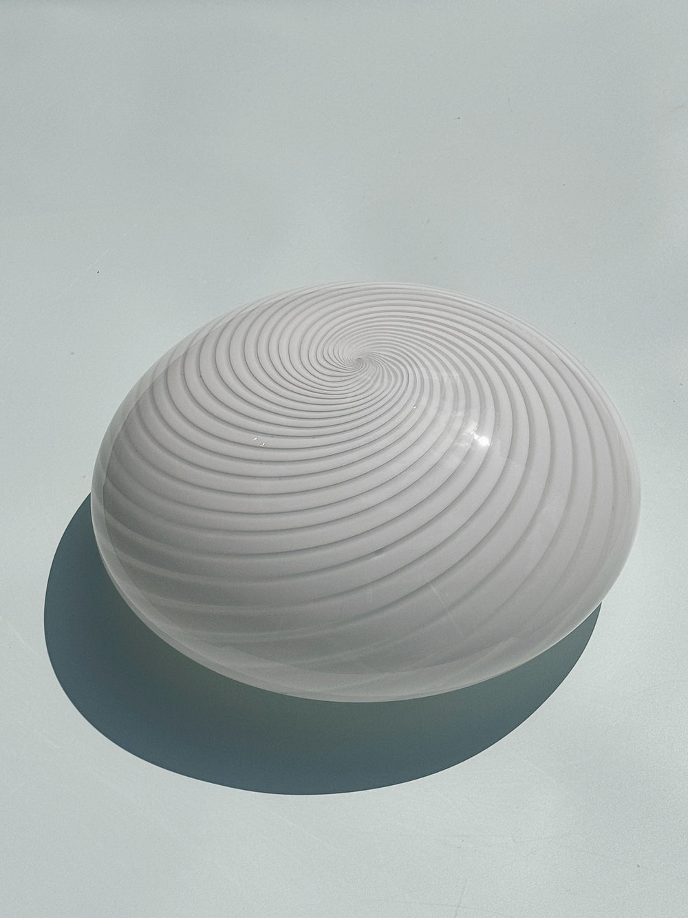 Vintage Murano Plafondlampe i Hvidt Swirl Glas | Loft-/Væglampe Ø30 cm Studio Hafnia