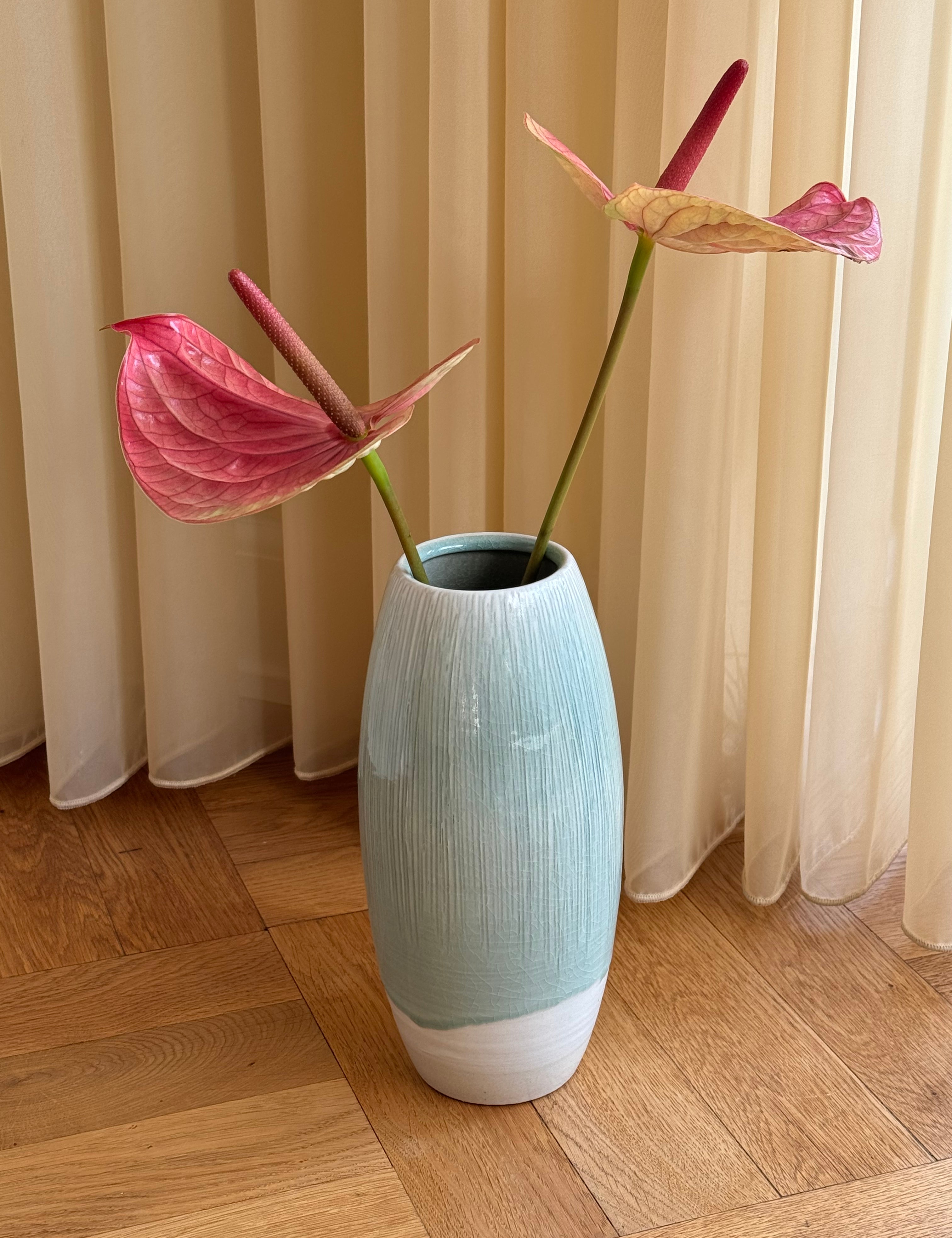 Mintgrøn Vase med Striber - Håndlavet i Japan  STUDIO HAFNIA