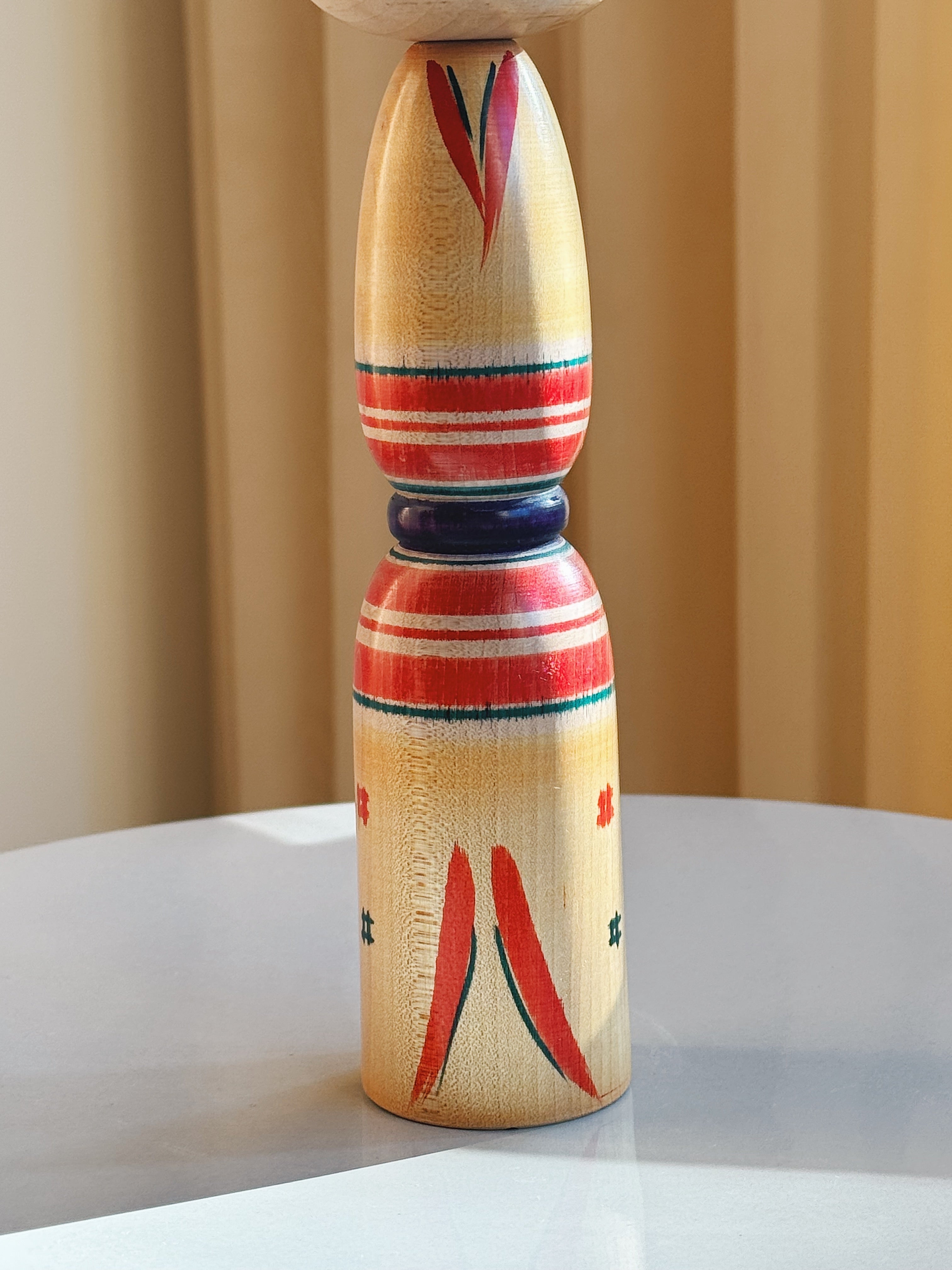 Vintage Kokeshi Dukke Nr. 222 fra Japan – Håndlavet | H 25,5 cm Studio Hafnia