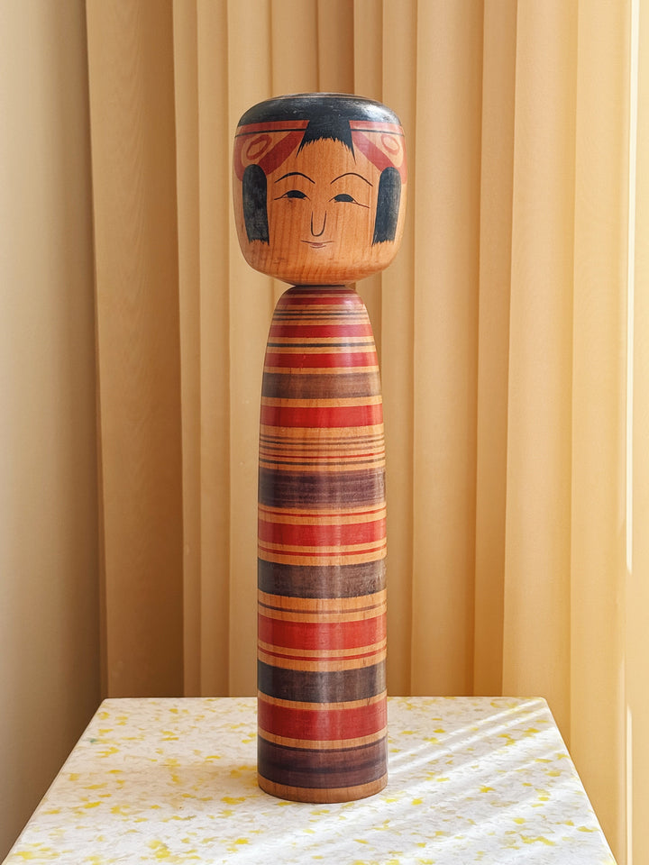 Vintage Kokeshi Dukke Nr. 203 fra Japan – Håndlavet | H38 cm Studio Hafnia
