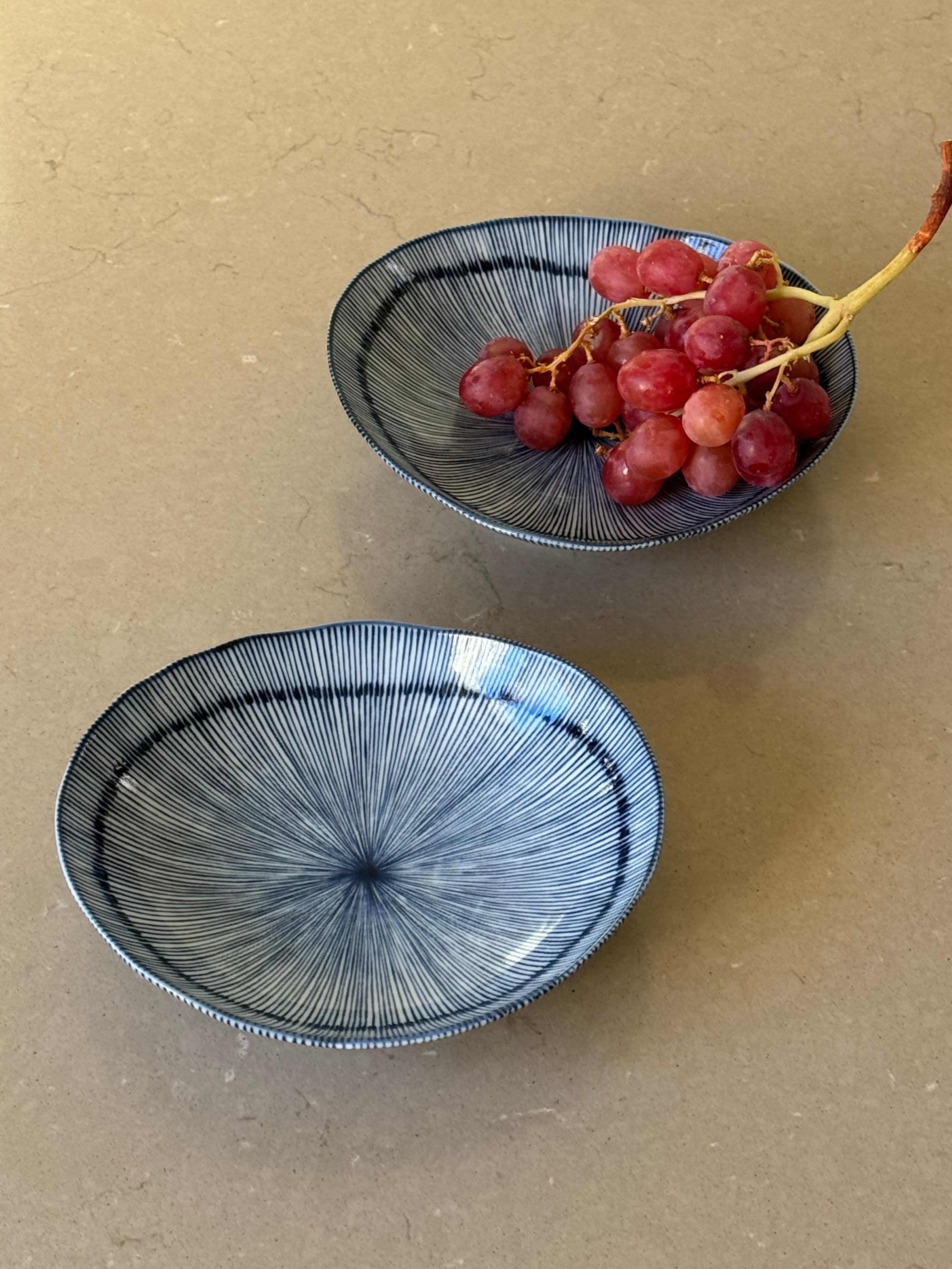 Japansk Oval Blåstribet Fad/Dyb Tallerken med Julienne Mønster | 16 cm Studio Hafnia