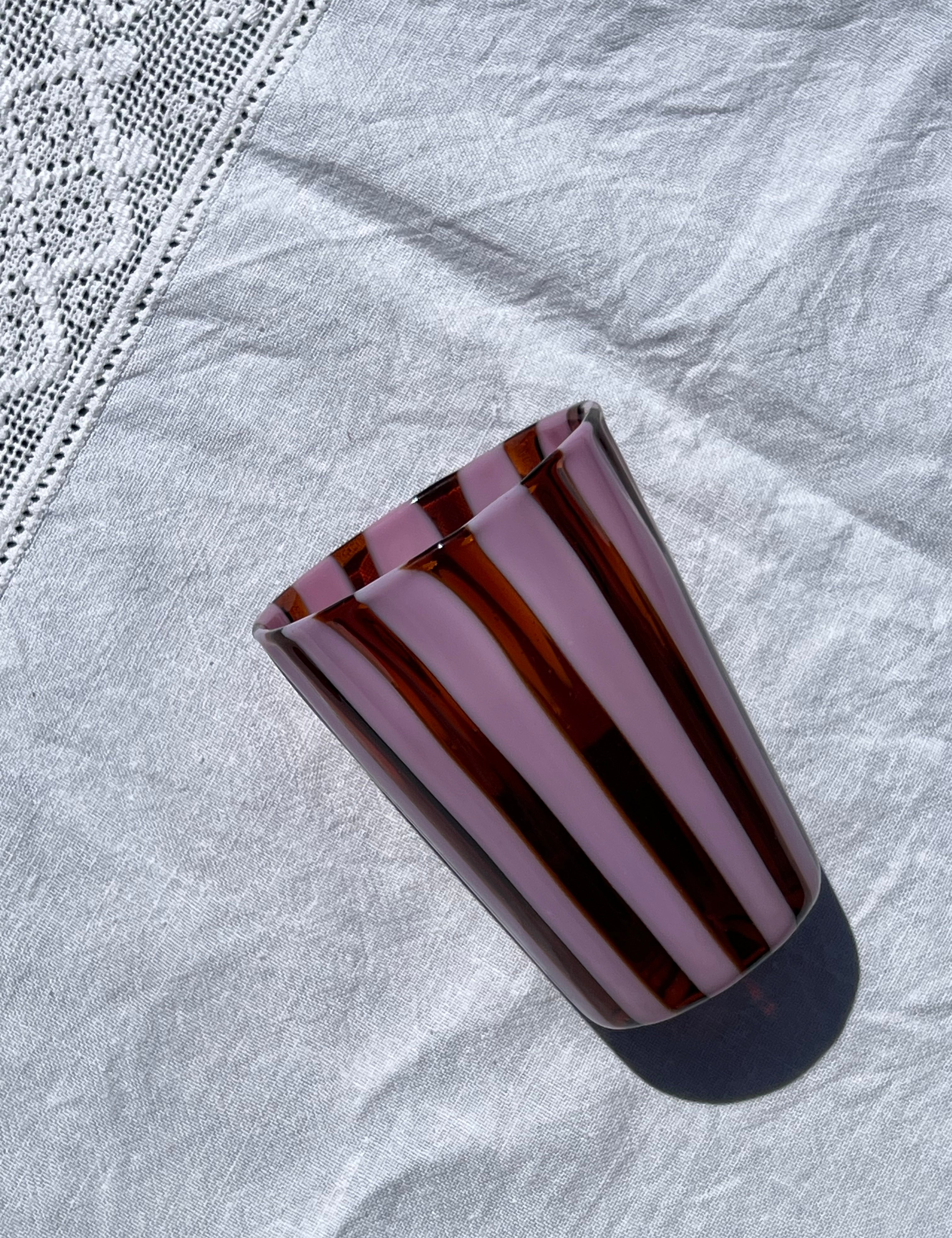Håndblæst Murano Glas i Gio Ponti Stil med Karamelfarvede og Ametyst Striber Murano