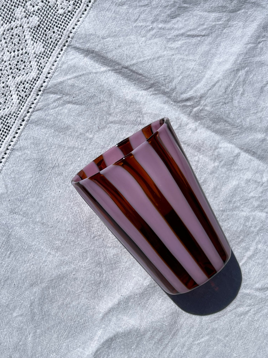 Håndblæst Murano Glas i Gio Ponti Stil med Karamelfarvede og Ametyst Striber Murano