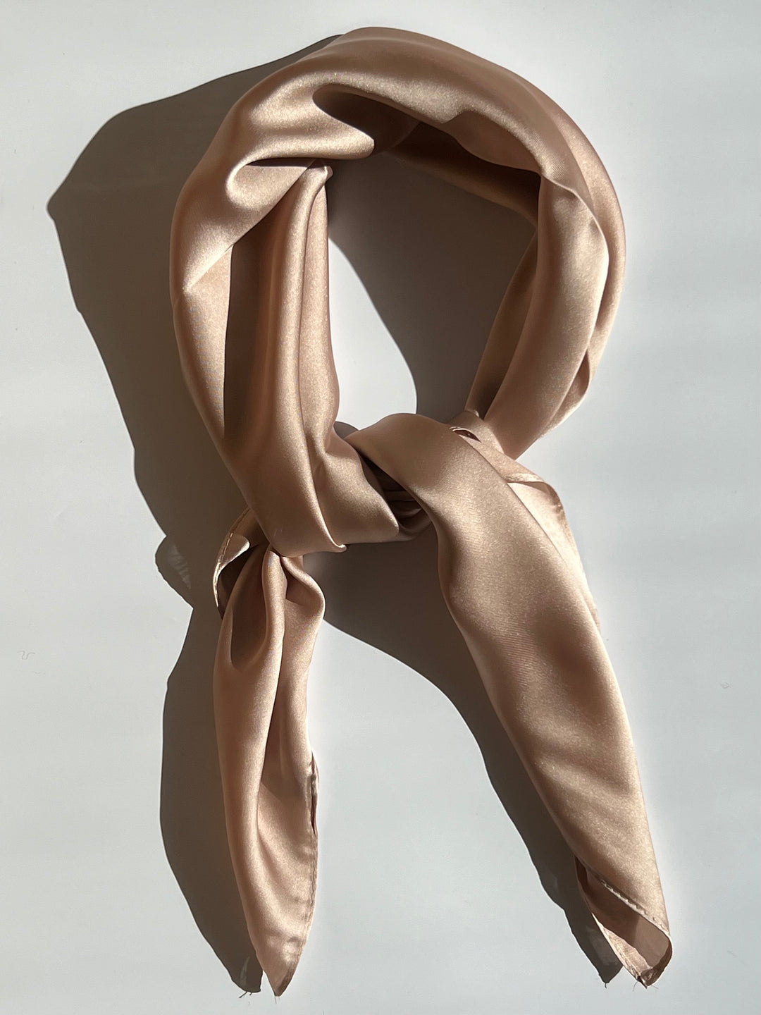 Ensfarvet Tørklæde 70 x 70 cm  | 3 forskellige farver - Beige, Pink eller Blå Studio Hafnia