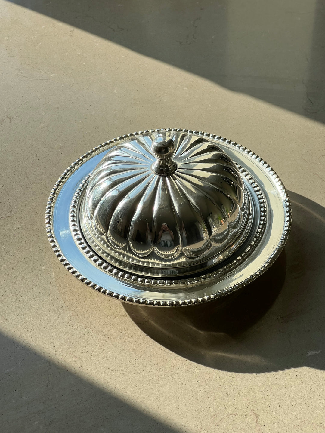 Antik-inspireret Smørskål med låg i sølvbelagt stål Studio Hafnia