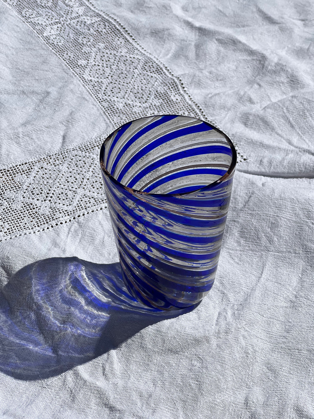 Håndblæst Murano Glas med Swirlmønster i Mørkeblå og Rosa Murano