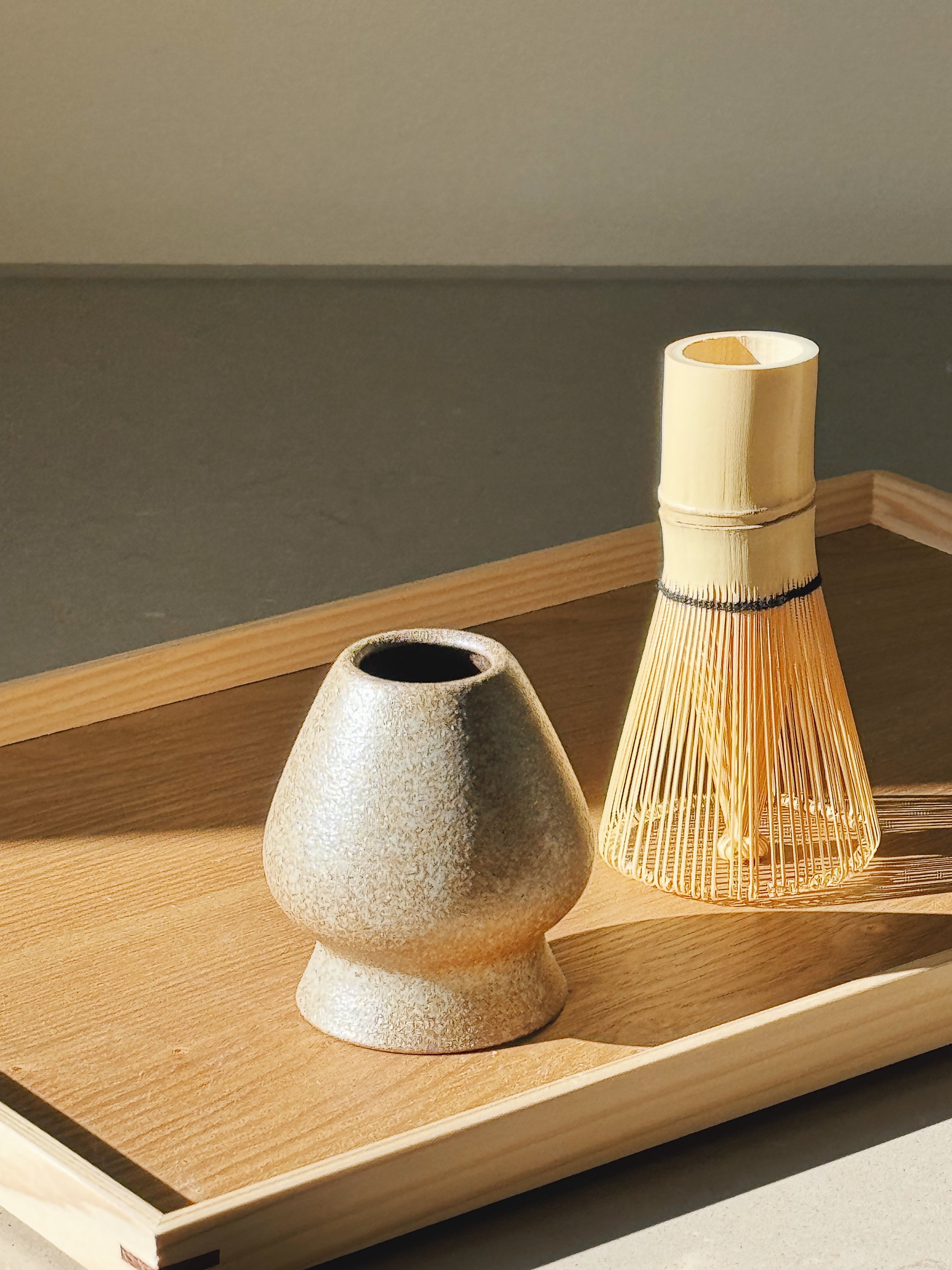 Matcha Holder i Mat Sort eller Grå/Brun Glasur Studio Hafnia