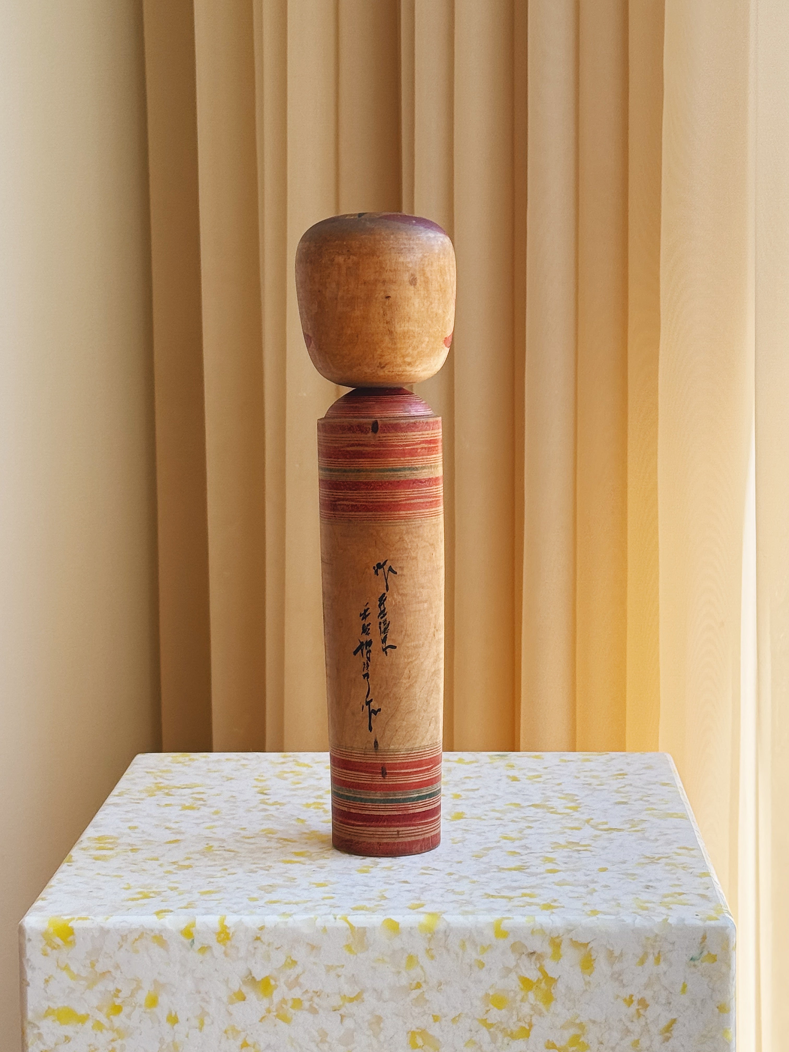 Vintage Kokeshi Dukke Nr. 174 fra Japan – Håndlavet | H29,5 cm Studio Hafnia