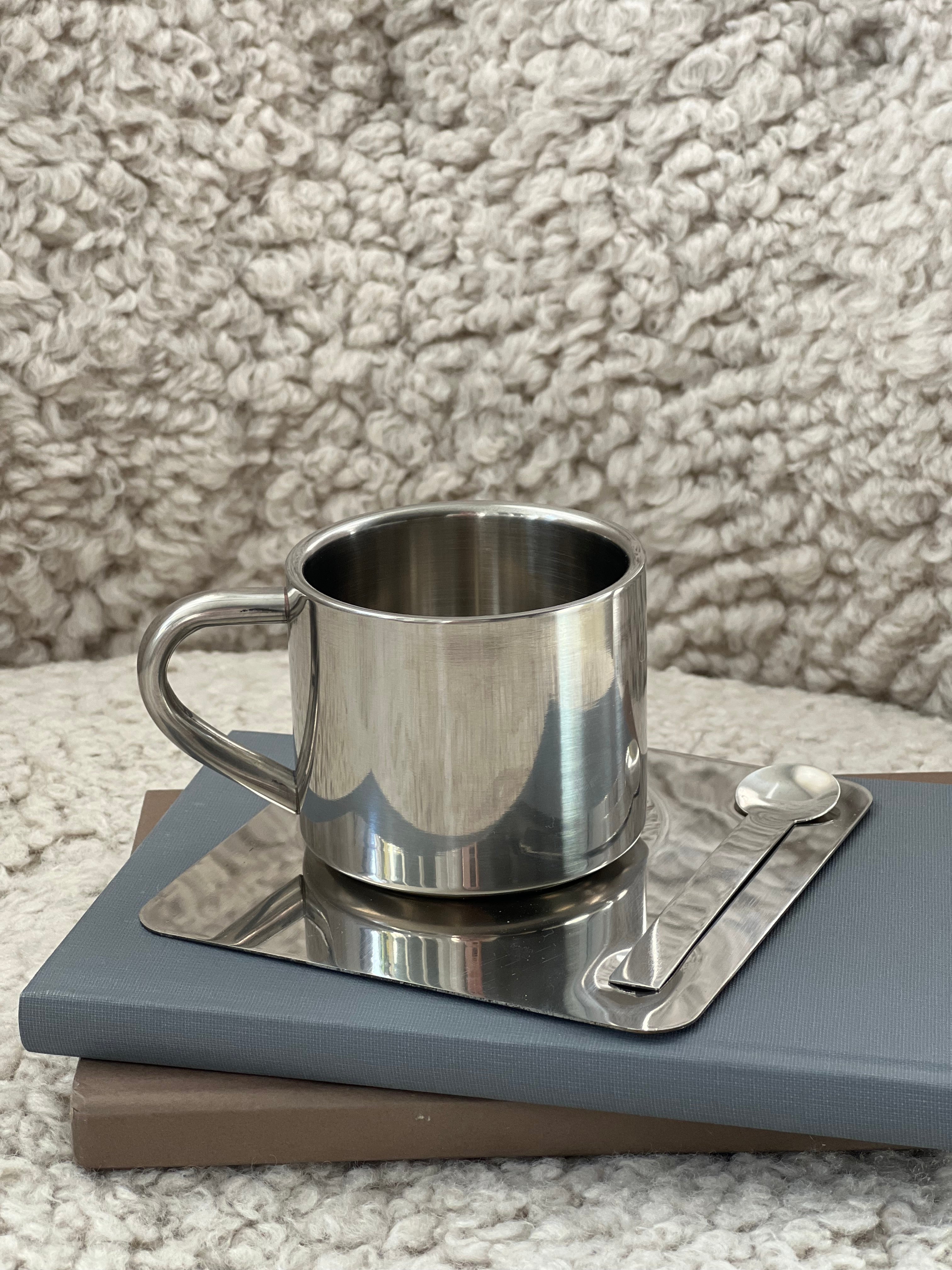 Stål Kaffekop med Underkop og Ske på Plade | 150 ml - Ny Model Studio Hafnia