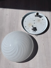 Bagside af Murano plafondlampe med hvid metalbase og fatning, Ø36 cm