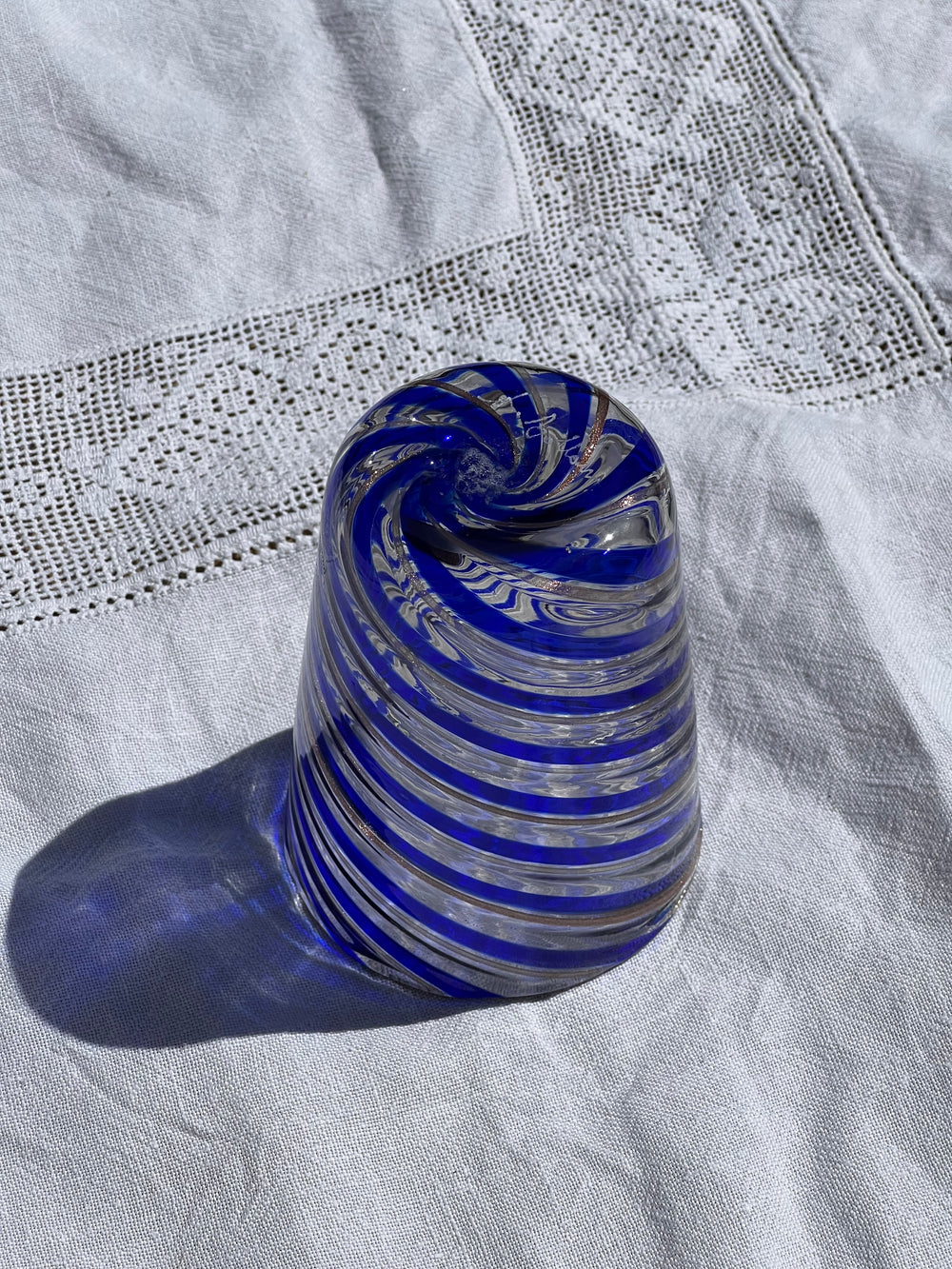 Håndblæst Murano Glas med Swirlmønster i Mørkeblå og Rosa Murano