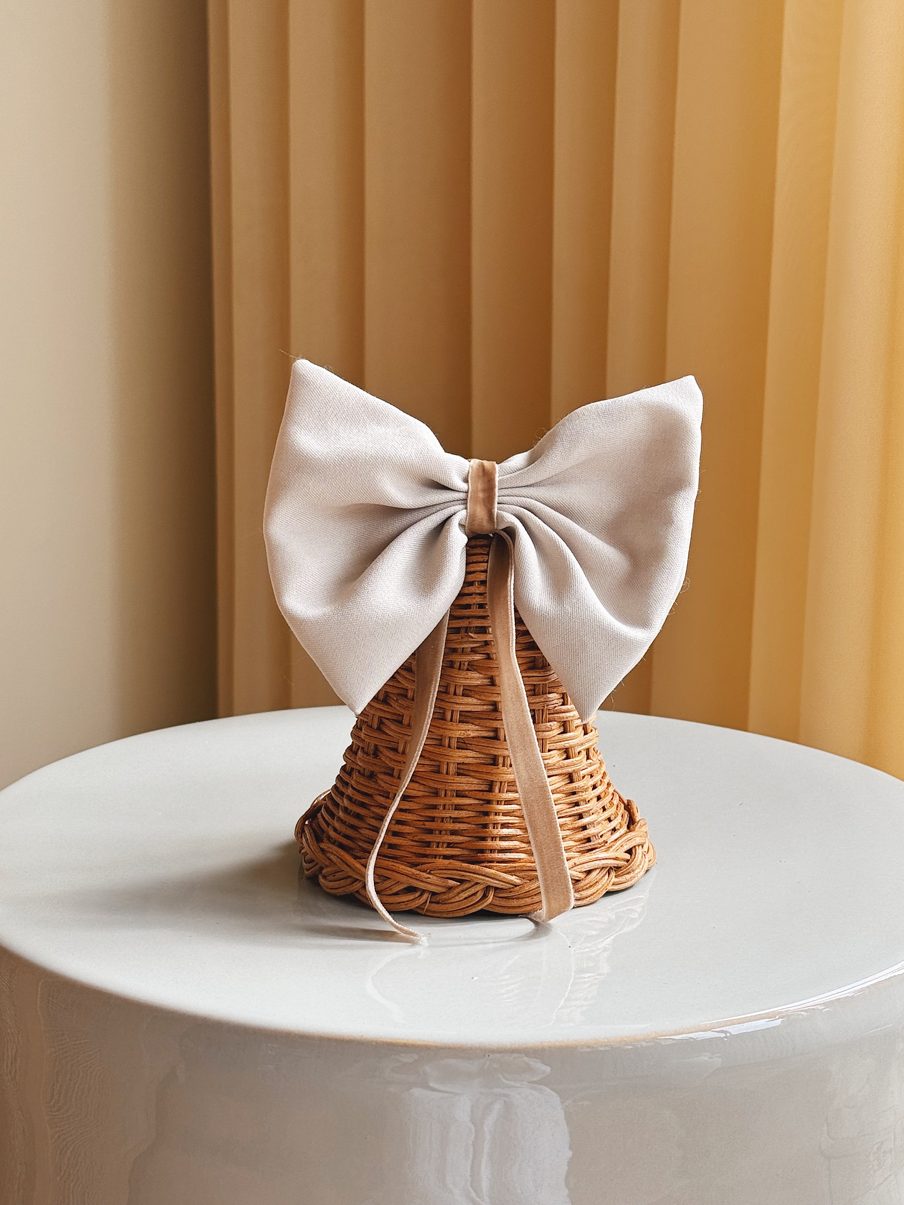Stående Rattan Juleklokke med Lys Sløjfe | 12,5 x 12,5 cm Studio Hafnia