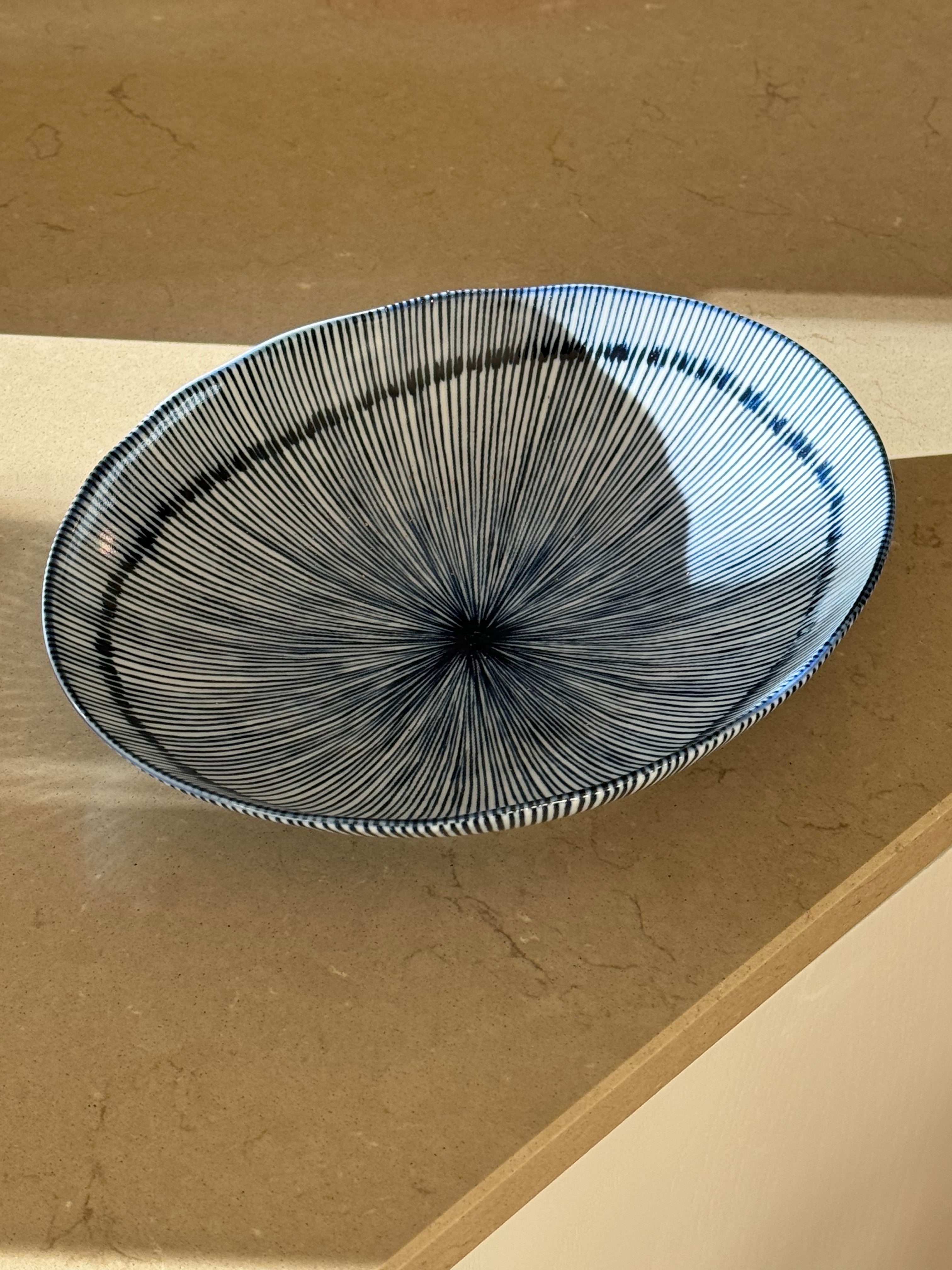 Japansk Oval Blåstribet Fad/Dyb Tallerken med Julienne Mønster | 22 cm Studio Hafnia
