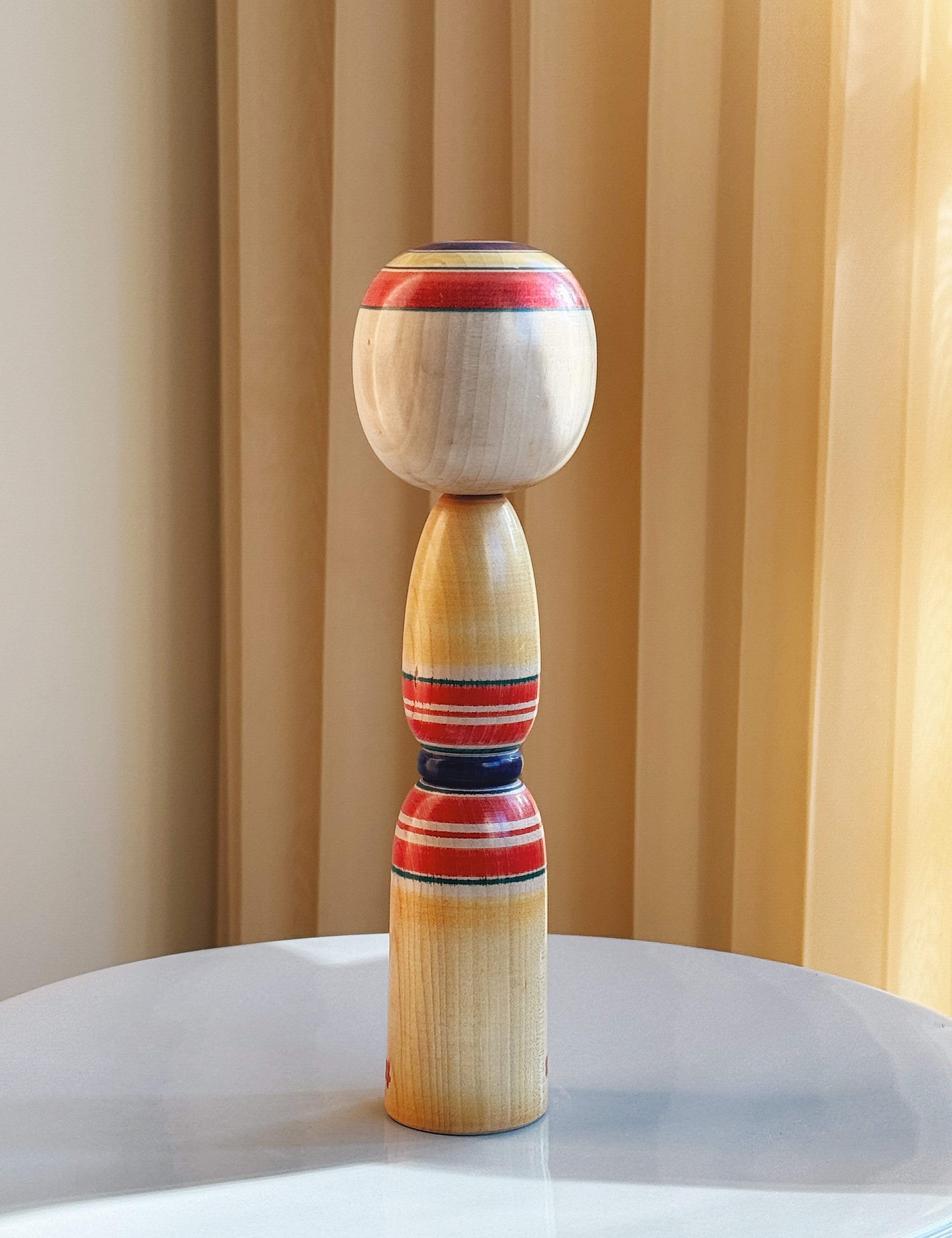 Vintage Kokeshi Dukke Nr. 222 fra Japan – Håndlavet | H 25,5 cm Studio Hafnia