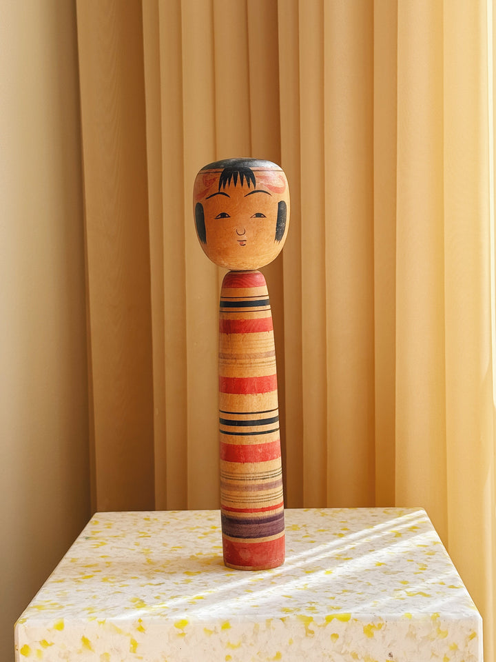 Vintage Kokeshi Dukke Nr. 205 fra Japan – Håndlavet | H30 cm Studio Hafnia