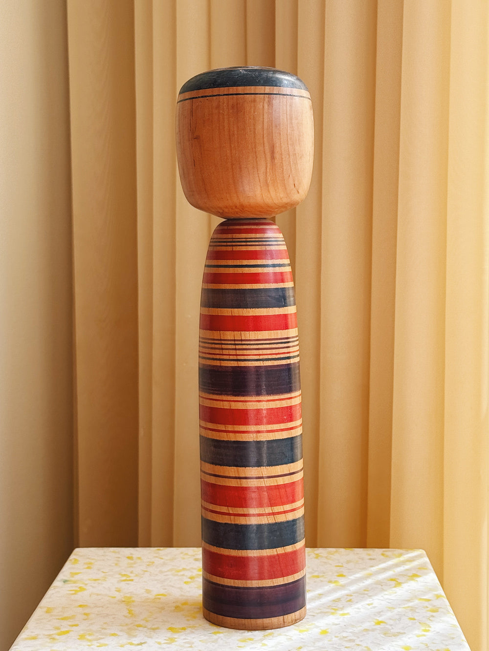 Vintage Kokeshi Dukke Nr. 203 fra Japan – Håndlavet | H38 cm Studio Hafnia