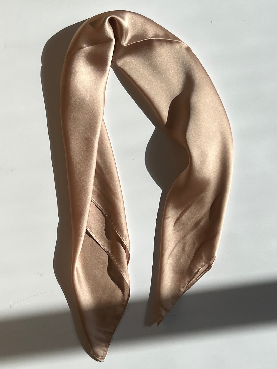 Ensfarvet Tørklæde 70 x 70 cm  | 3 forskellige farver - Beige, Pink eller Blå Studio Hafnia