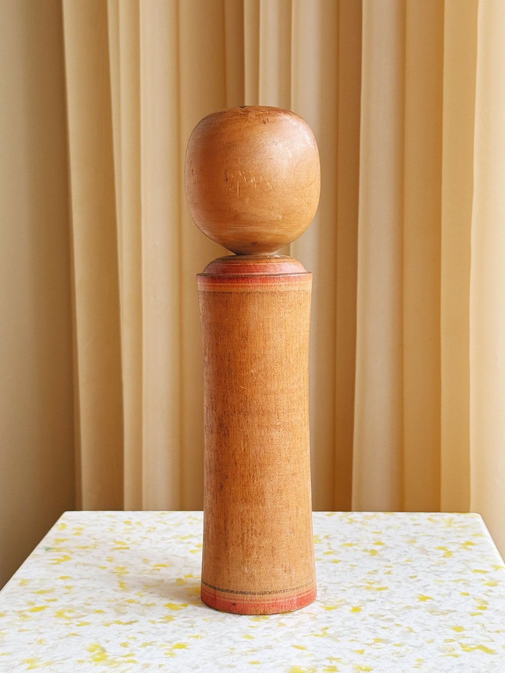 Vintage Kokeshi Dukke Nr. 197 fra Japan – Håndlavet | H27,5 cm Studio Hafnia
