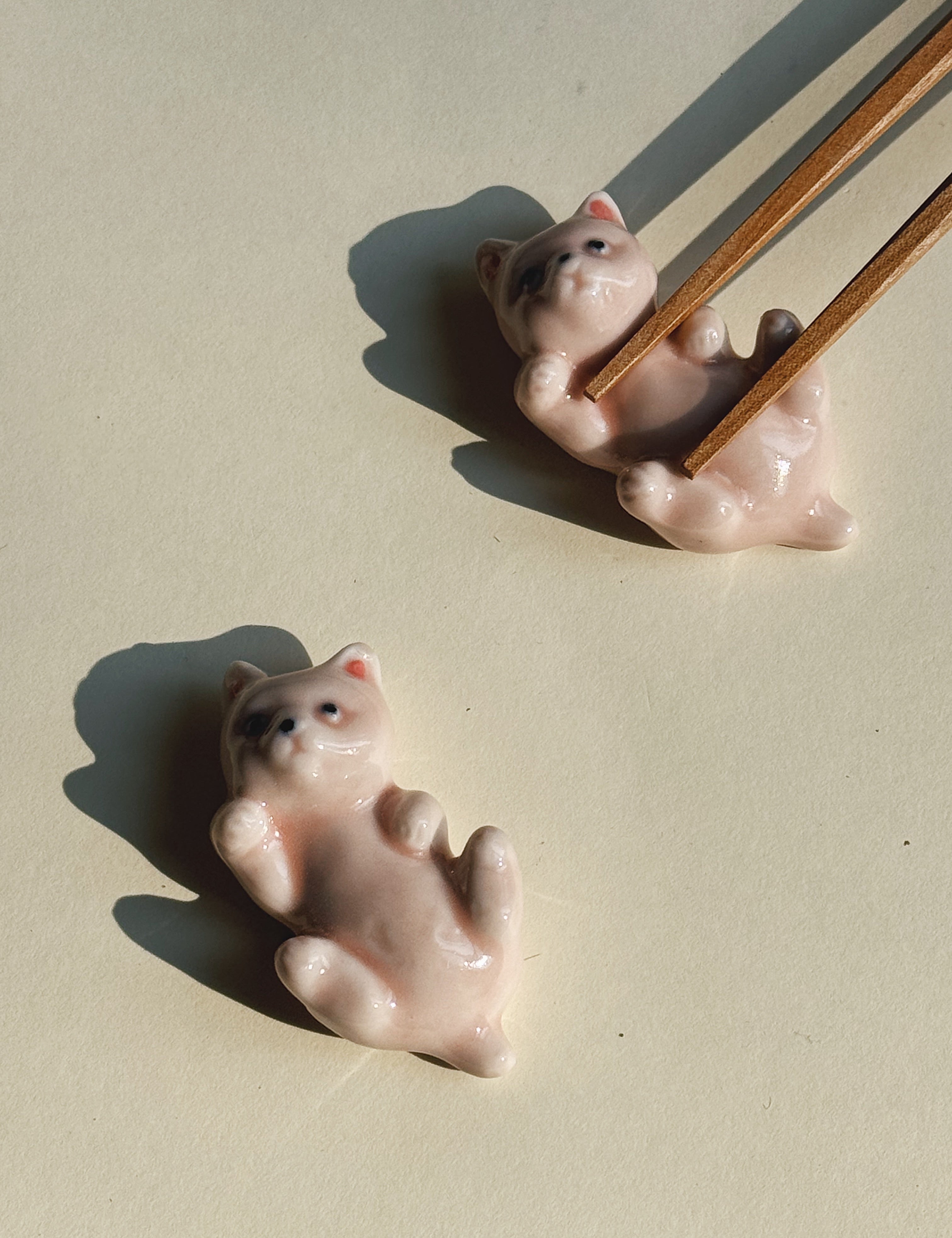 Spisepindholder i keramik | Lyserød kat | Japan Studio Hafnia