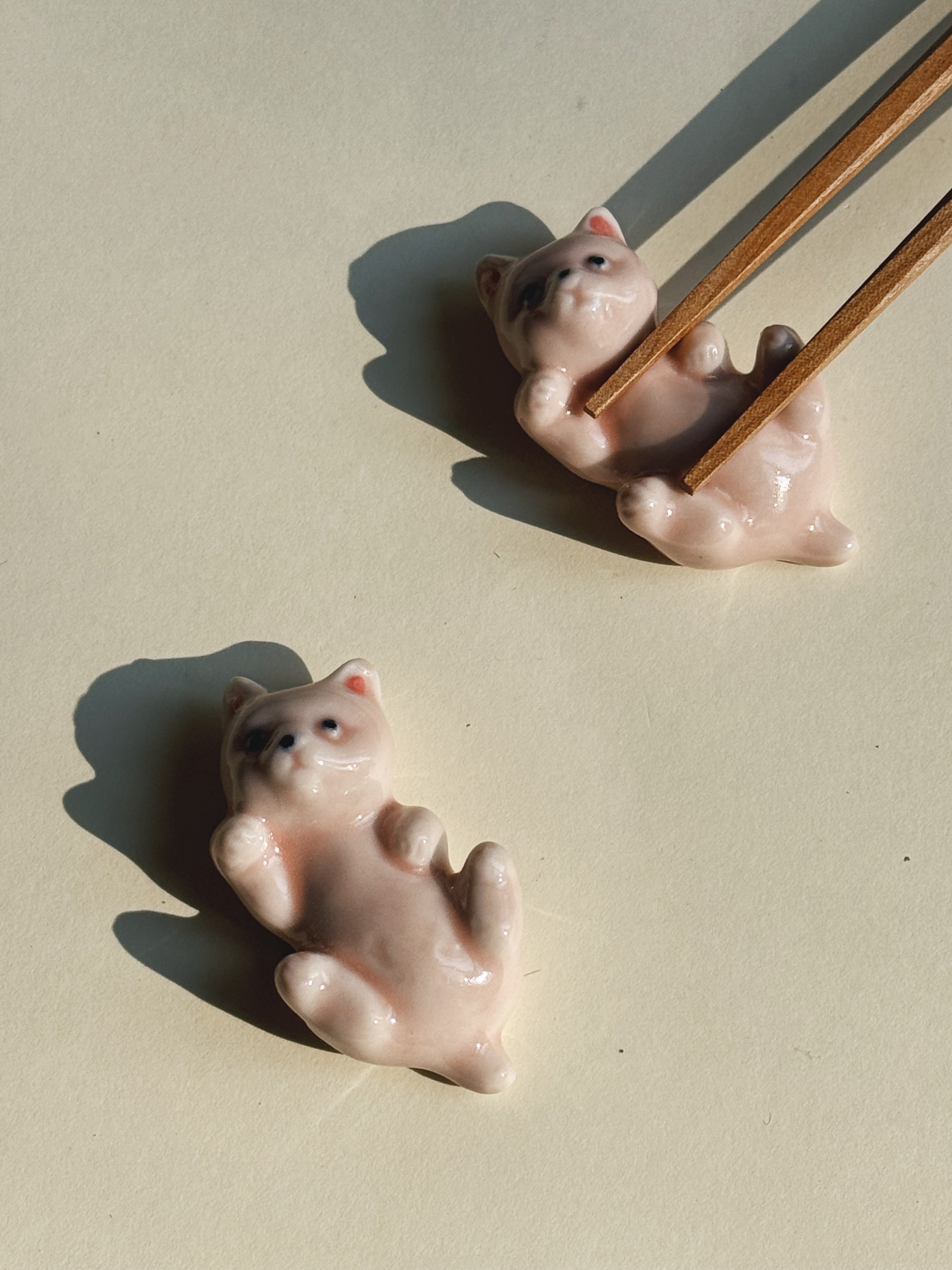 Spisepindholder i keramik | Lyserød kat | Japan Studio Hafnia