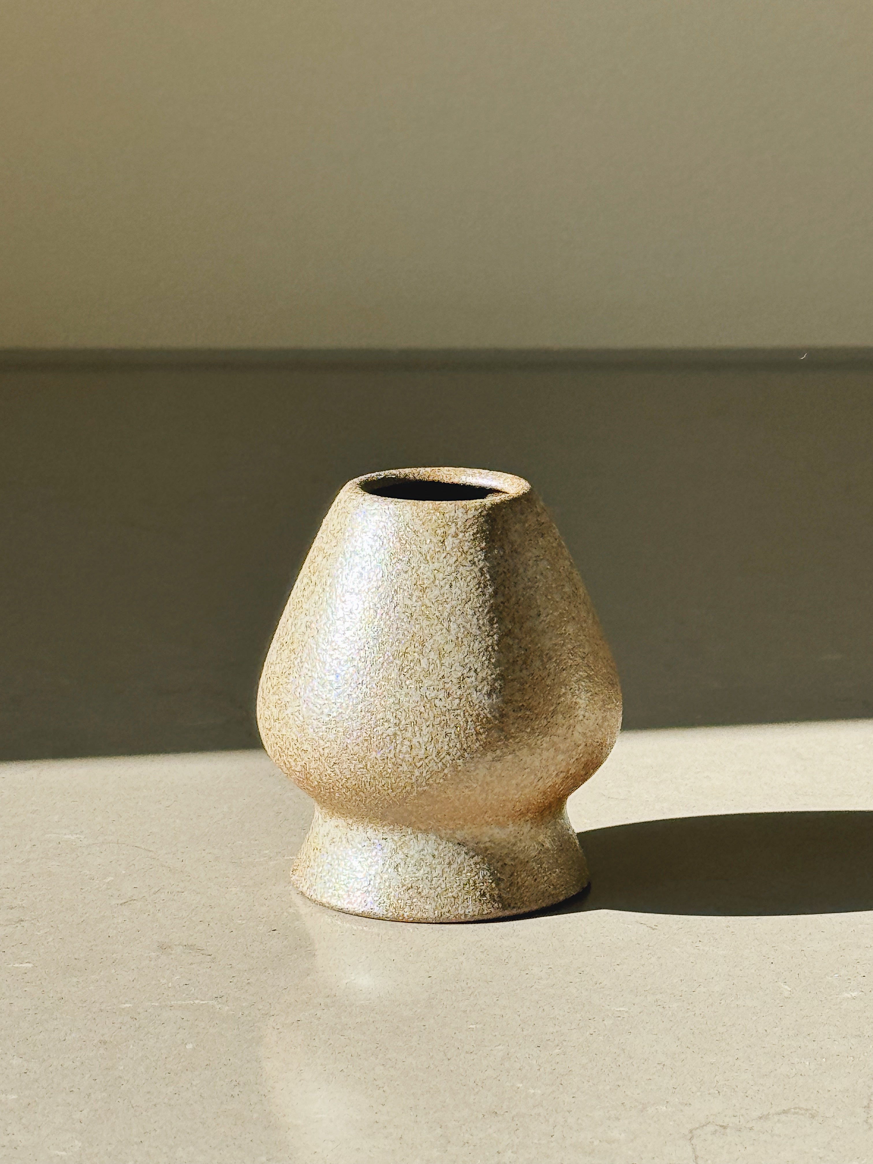 Matcha Holder i Mat Sort eller Grå/Brun Glasur Studio Hafnia