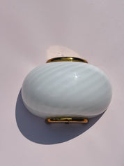 Vintage Murano væglampe | Hvid swirlglas & messingbeslag, L21 cm (kopi) Studio Hafnia