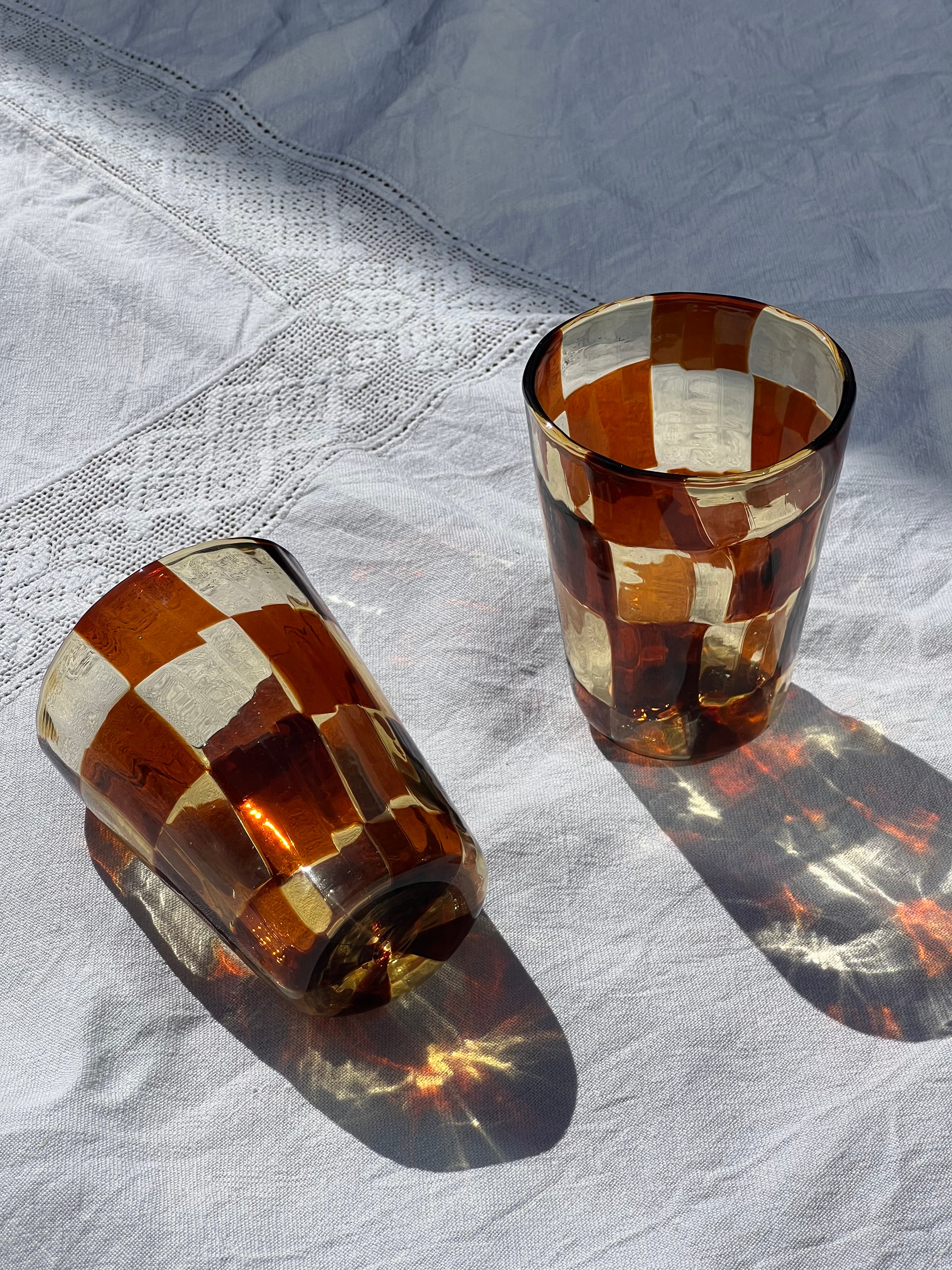 Håndblæst Murano Glas med skaktern i lysebrun/karamel og mørkebrun Murano