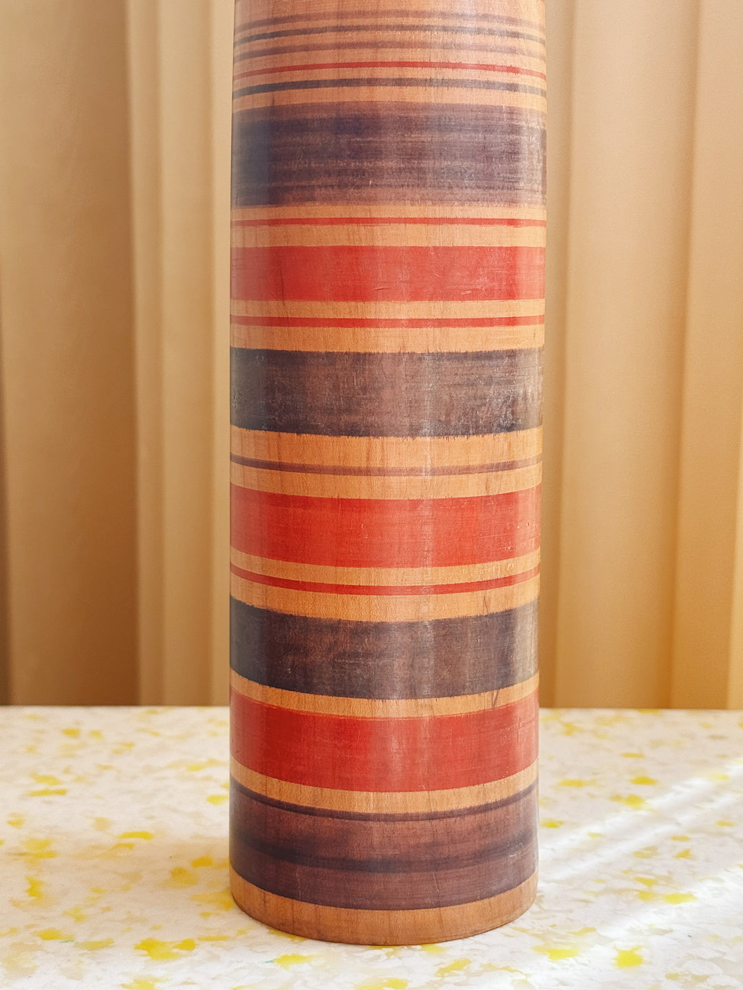 Vintage Kokeshi Dukke Nr. 203 fra Japan – Håndlavet | H38 cm Studio Hafnia