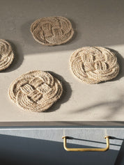 Sæt med 4 Ocean Plait Coasters i Flettet Jute | Ø10 cm Studio Hafnia
