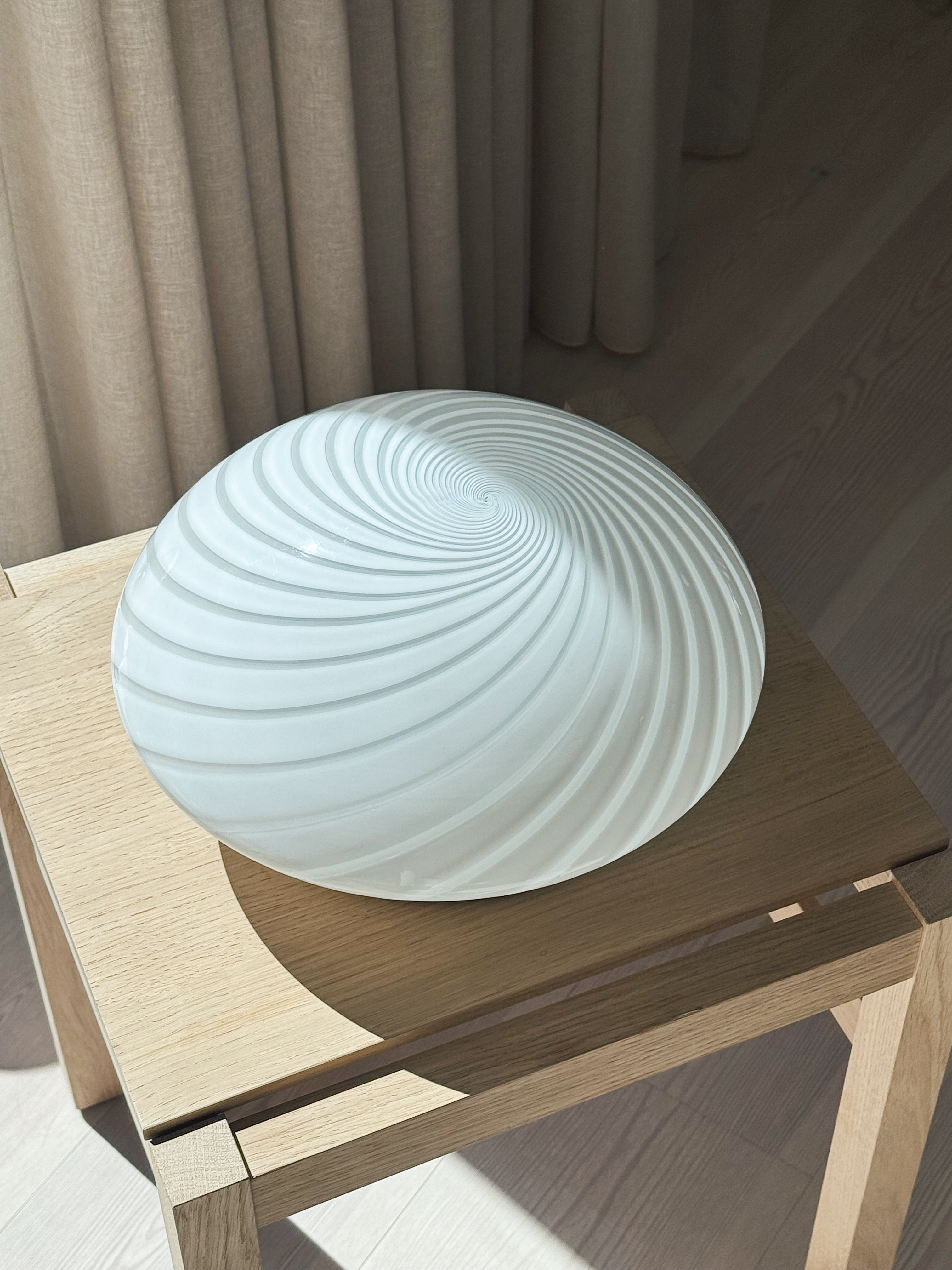 White Murano swirl plafond lamp Ø29 cm on oak stool