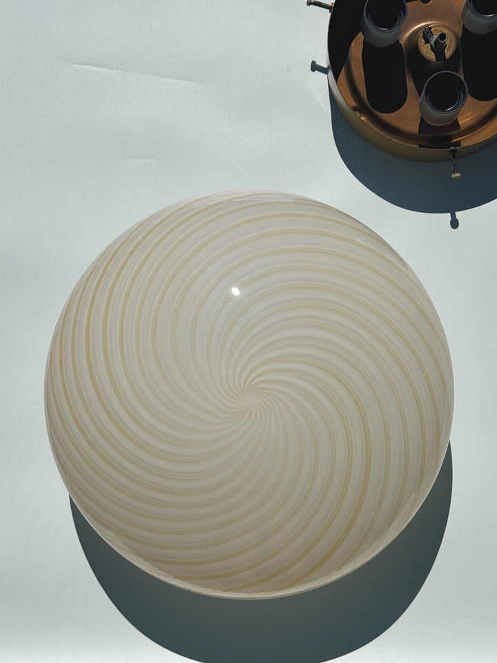 Vintage Murano plafondlampe | Hvid & lysegul swirlglas, Ø35 cm Murano