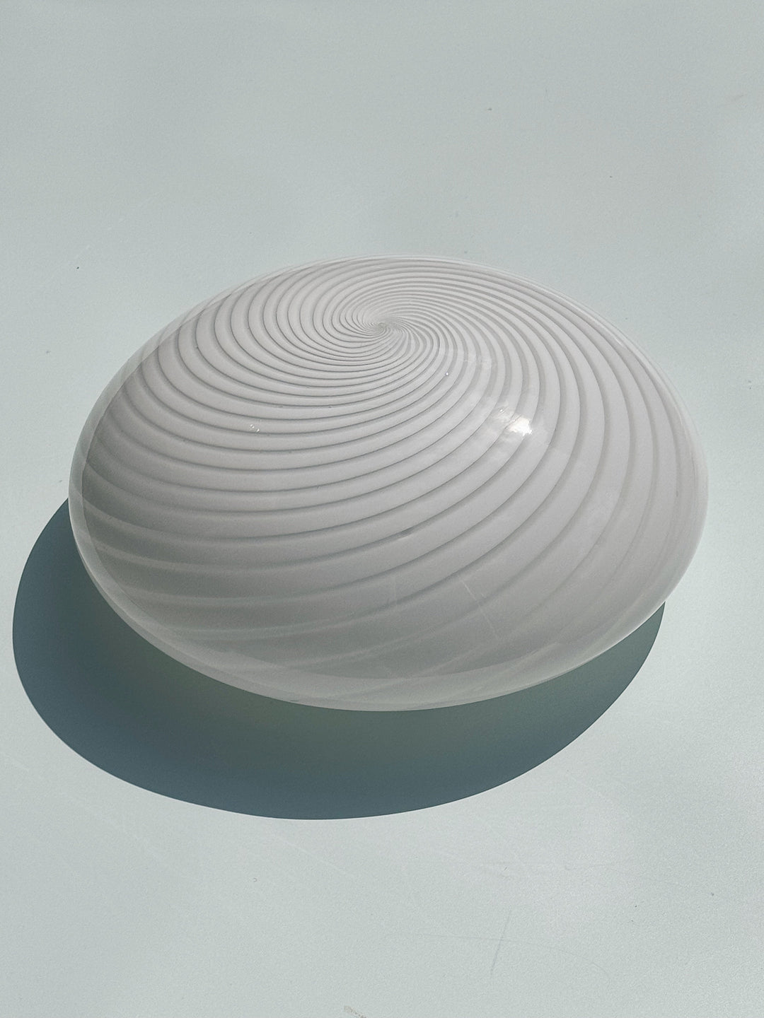 Vintage Murano Plafondlampe i Hvidt Swirl Glas | Loft-/Væglampe Ø30 cm Studio Hafnia