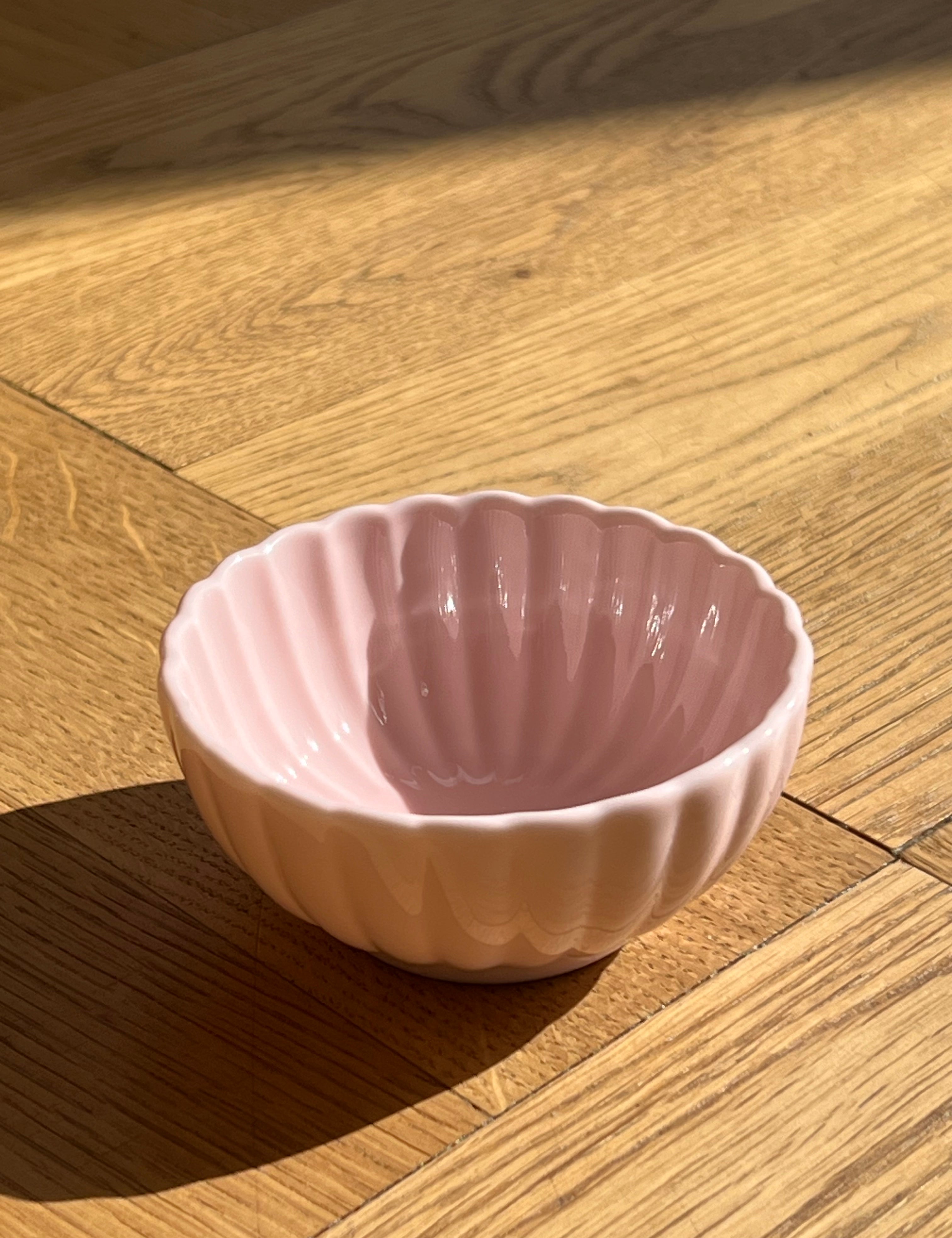 Japansk blomsterskål i keramik | Lys Pink Studio Hafnia