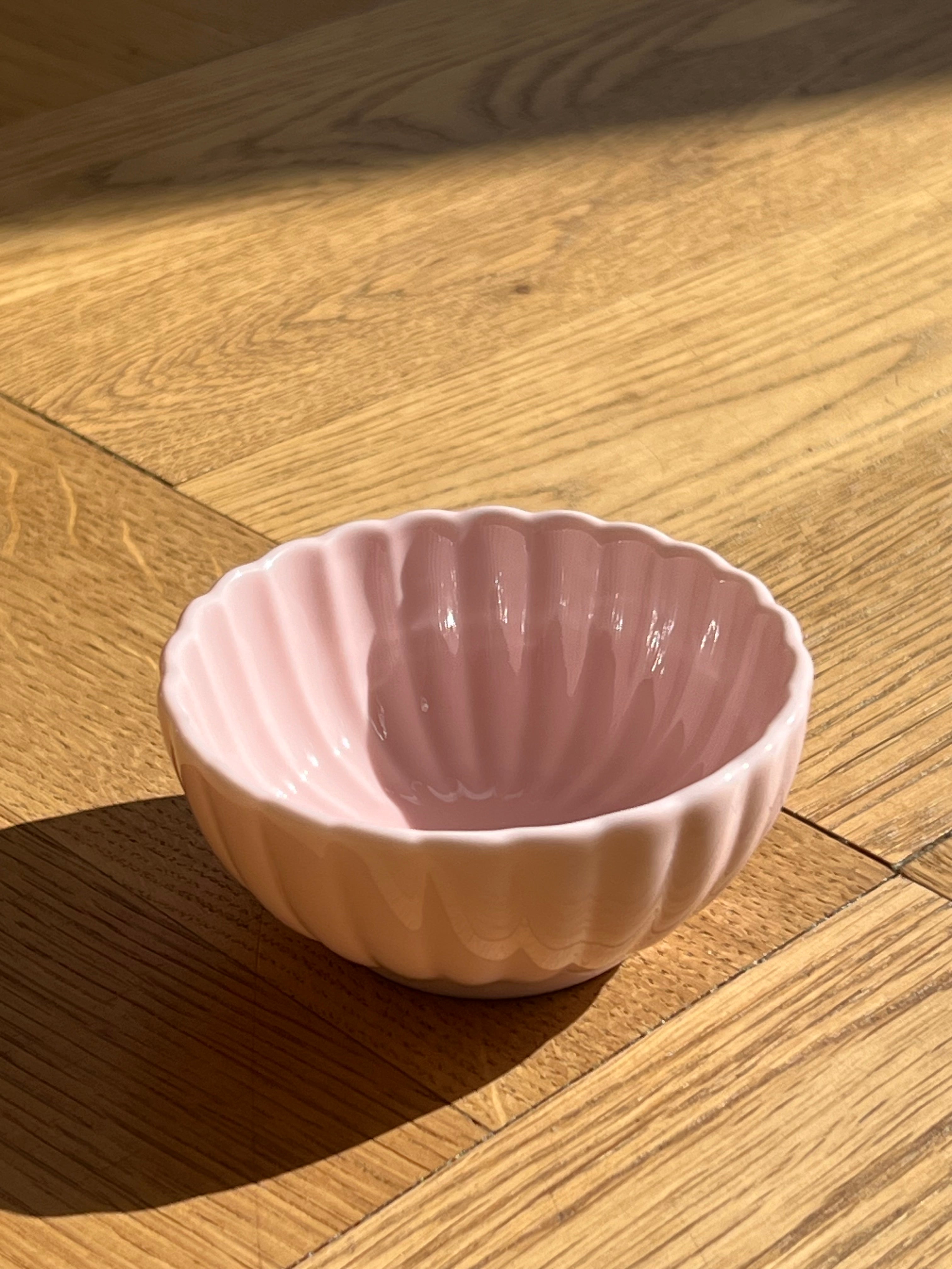 Japansk blomsterskål i keramik | Lys Pink Studio Hafnia