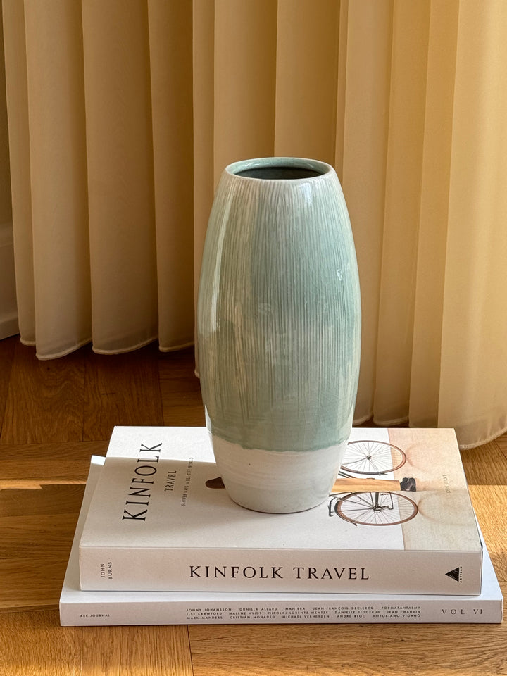 Mintgrøn Vase med Striber - Håndlavet i Japan  STUDIO HAFNIA