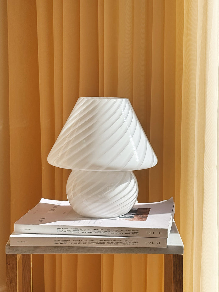 Vintage Murano mushroom bordlampe i hvidt swirl-glas | H25 cm Murano