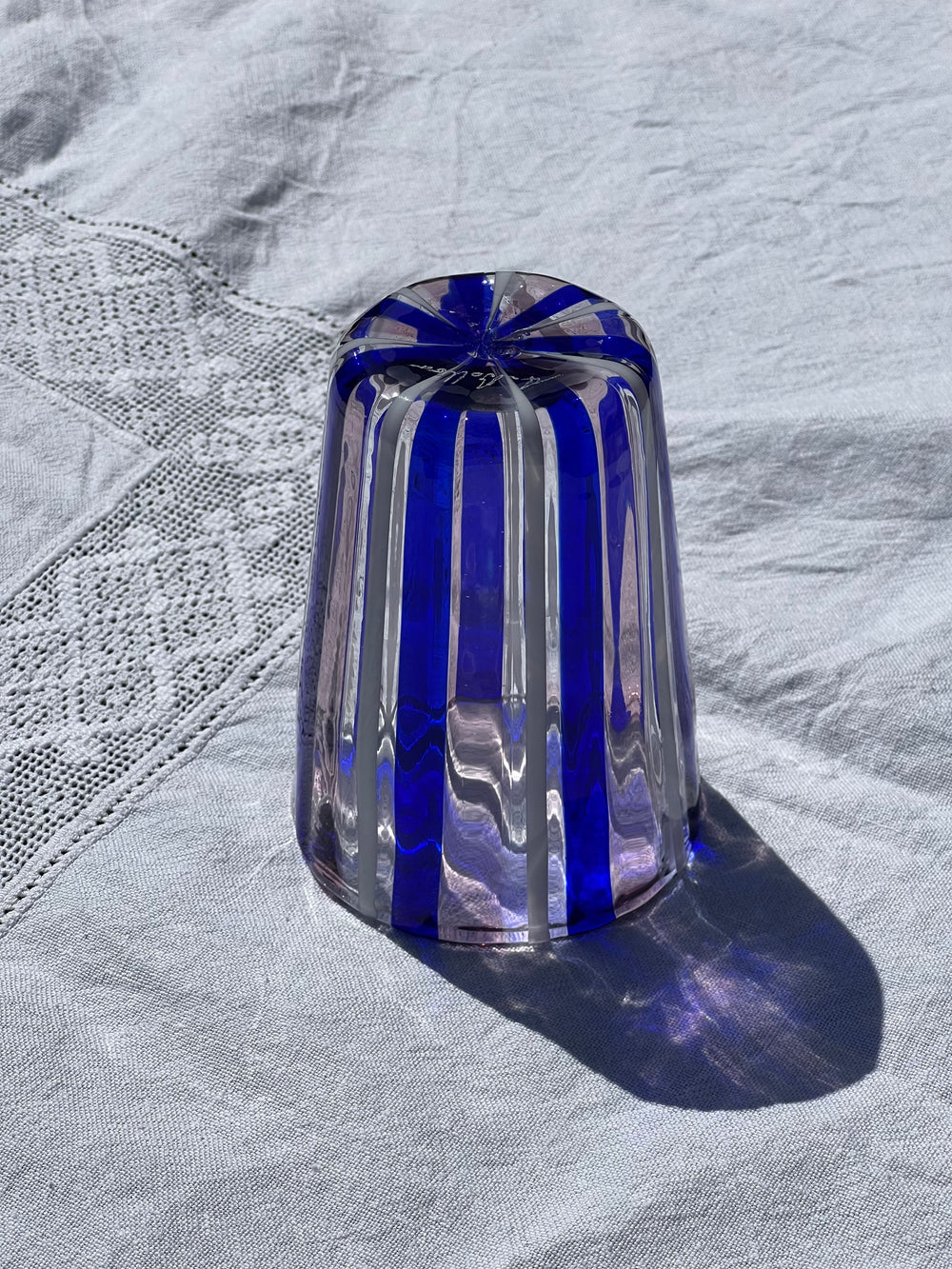 Håndblæst Murano Glas i Pio Ponti Stil med Blå, Hvide og Ametyst Striber Murano