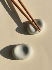 Spisepindeholder i Lyseblå Porcelæn | 4,2 cm – Mino Ware fra Japan Studio Hafnia