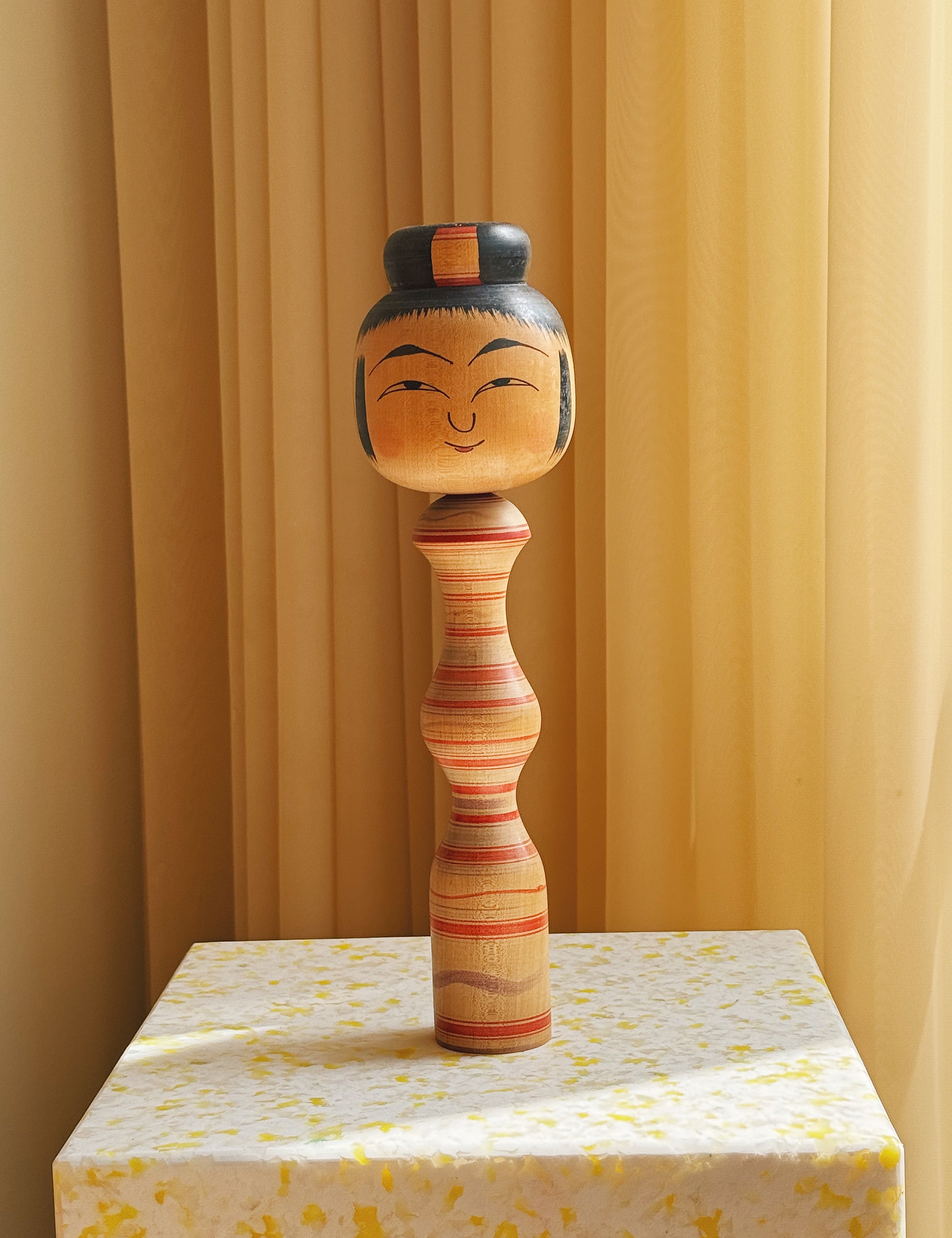 Vintage Kokeshi Dukke Nr. 210 fra Japan – Håndlavet | H33 cm Studio Hafnia