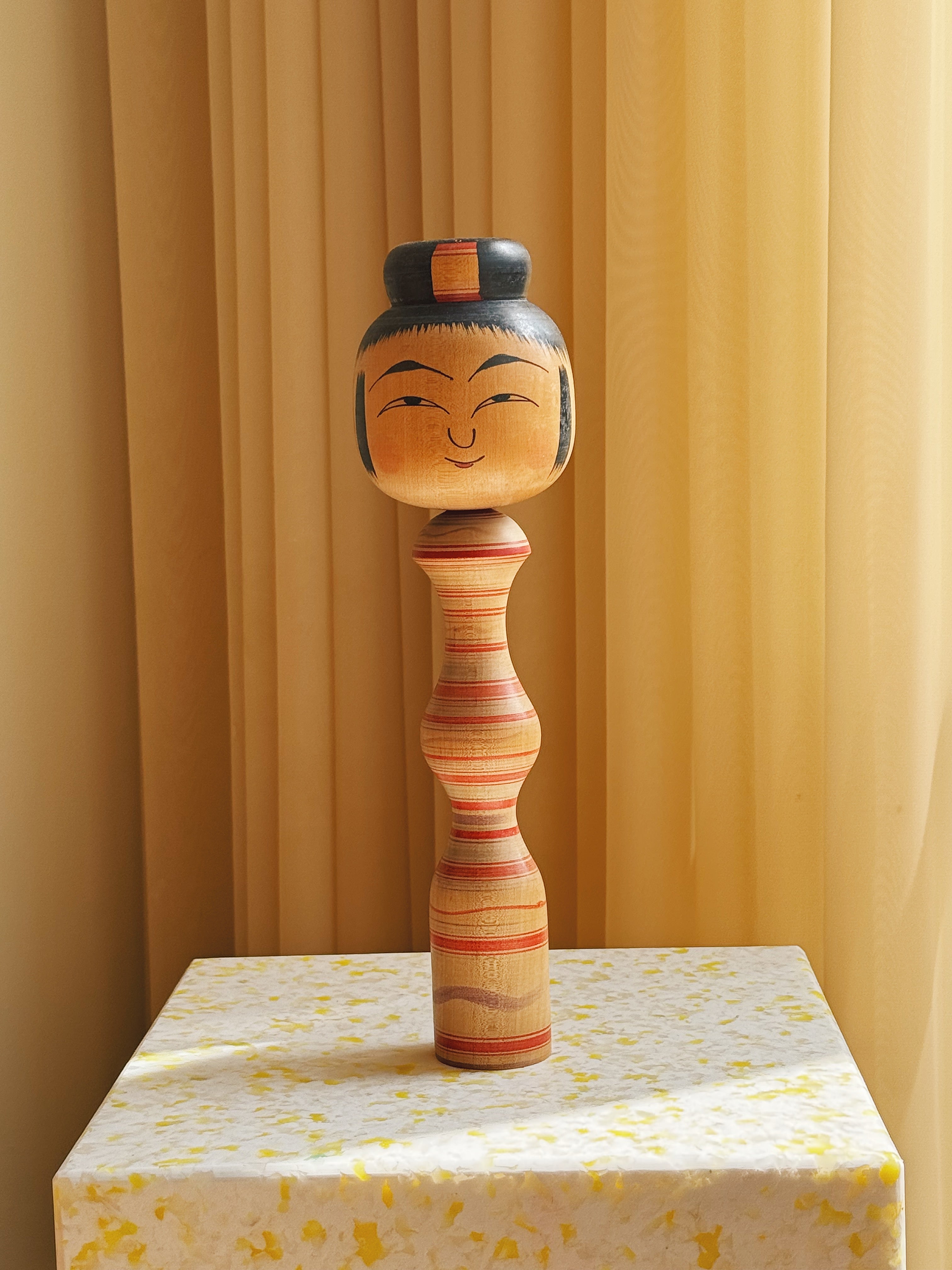 Vintage Kokeshi Dukke Nr. 210 fra Japan – Håndlavet | H33 cm Studio Hafnia