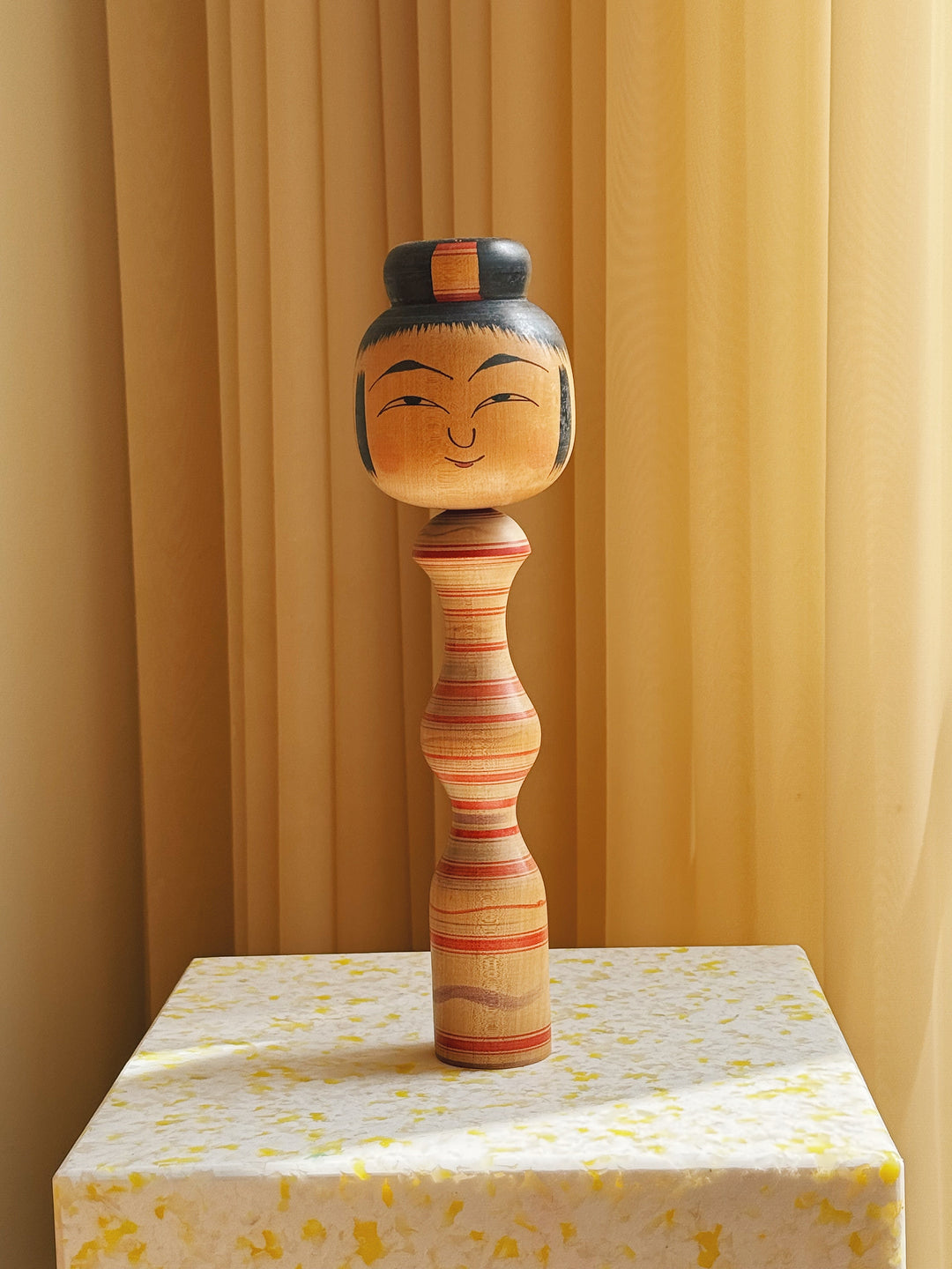 Vintage Kokeshi Dukke Nr. 210 fra Japan – Håndlavet | H33 cm Studio Hafnia