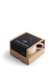 Acme x Karen Walker Bobby Krus | Lys Pink Macadamia med Sort, 300 ml Acme