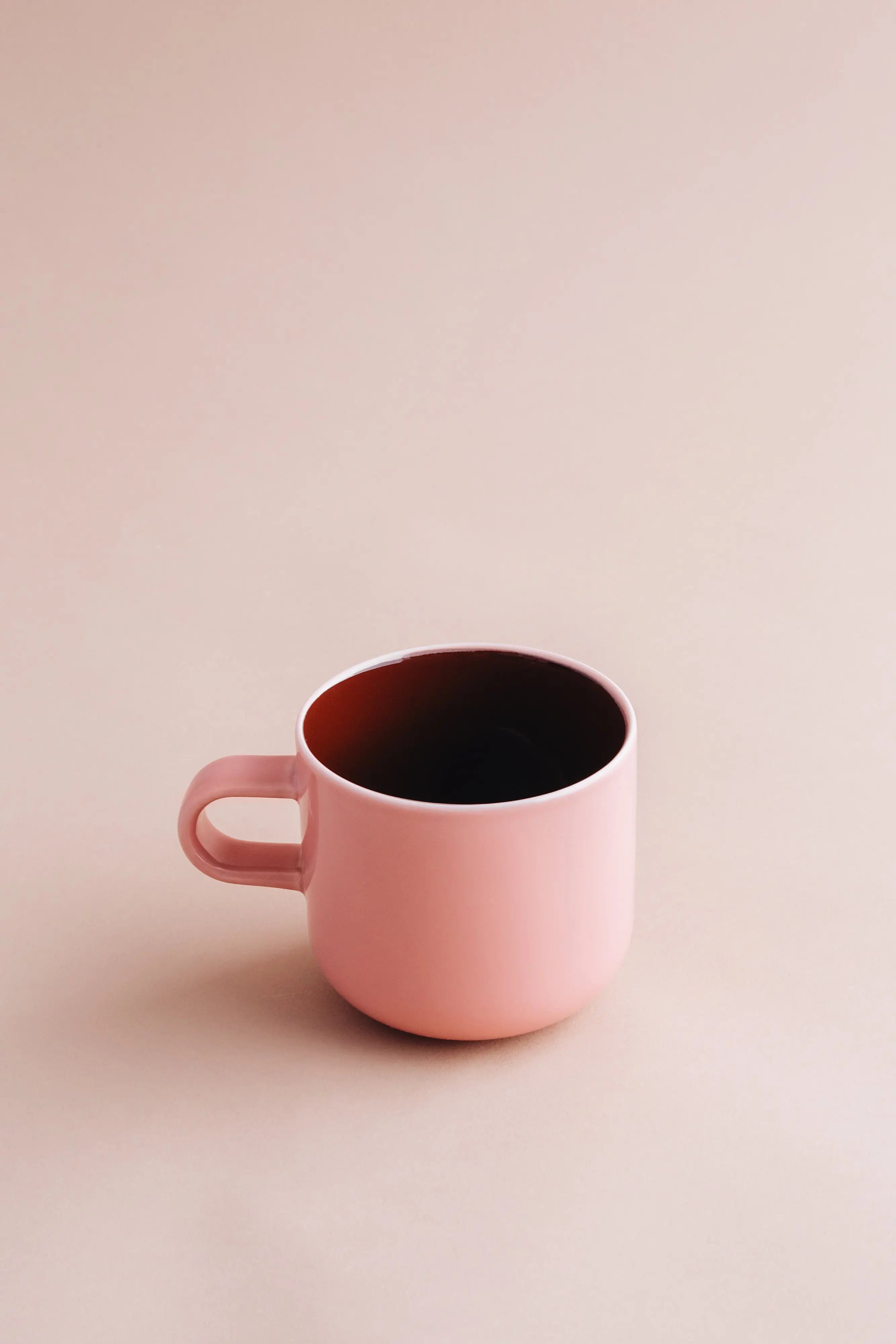 Acme x Karen Walker Bobby Krus | Lys Pink + Chokolade Brun, 300 ml Studio Hafnia