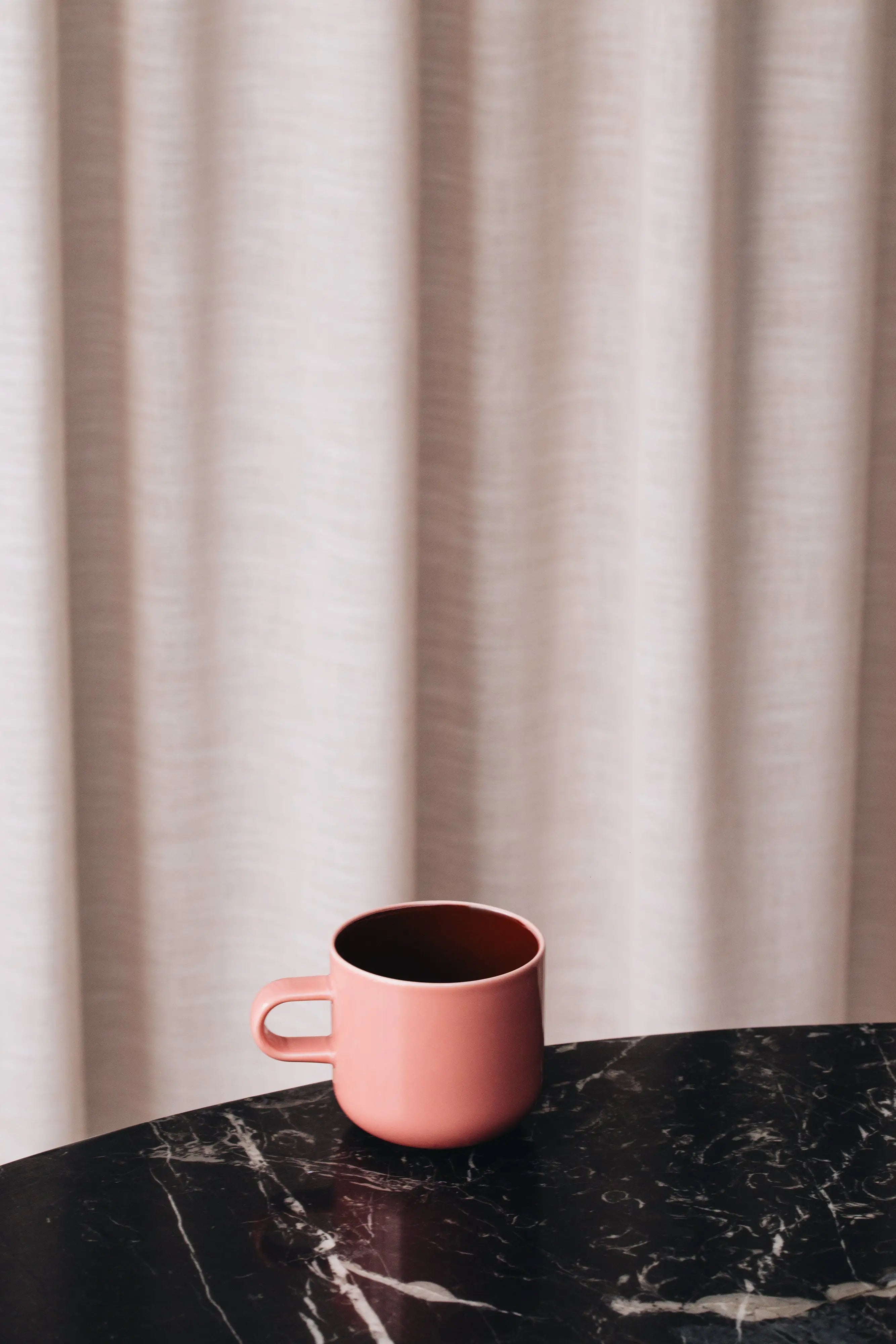 Acme x Karen Walker Bobby Krus | Lys Pink + Chokolade Brun, 300 ml Studio Hafnia